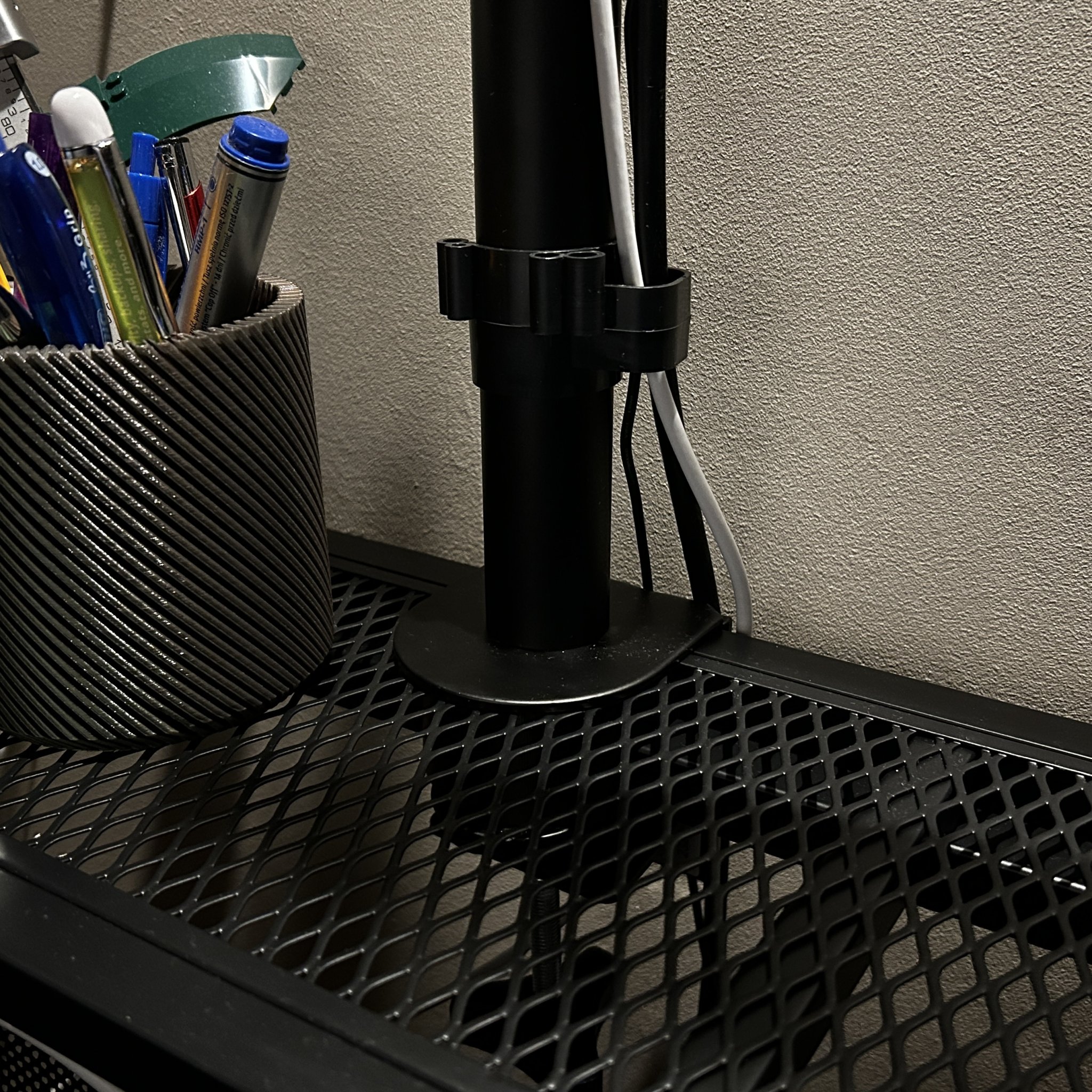 Giá đỡ hỗ trợ cho bàn IKEA UTESPELARE và giá đỡ STUBBERGET