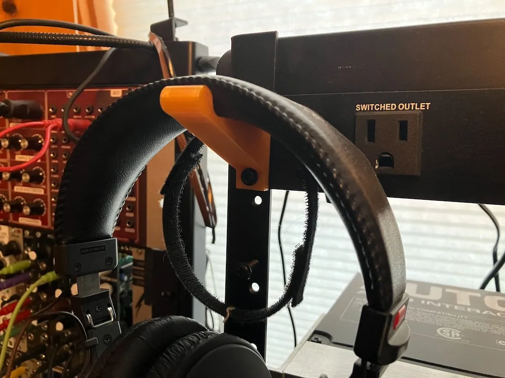 Móc treo tai nghe cho giá đỡ âm thanh 1U