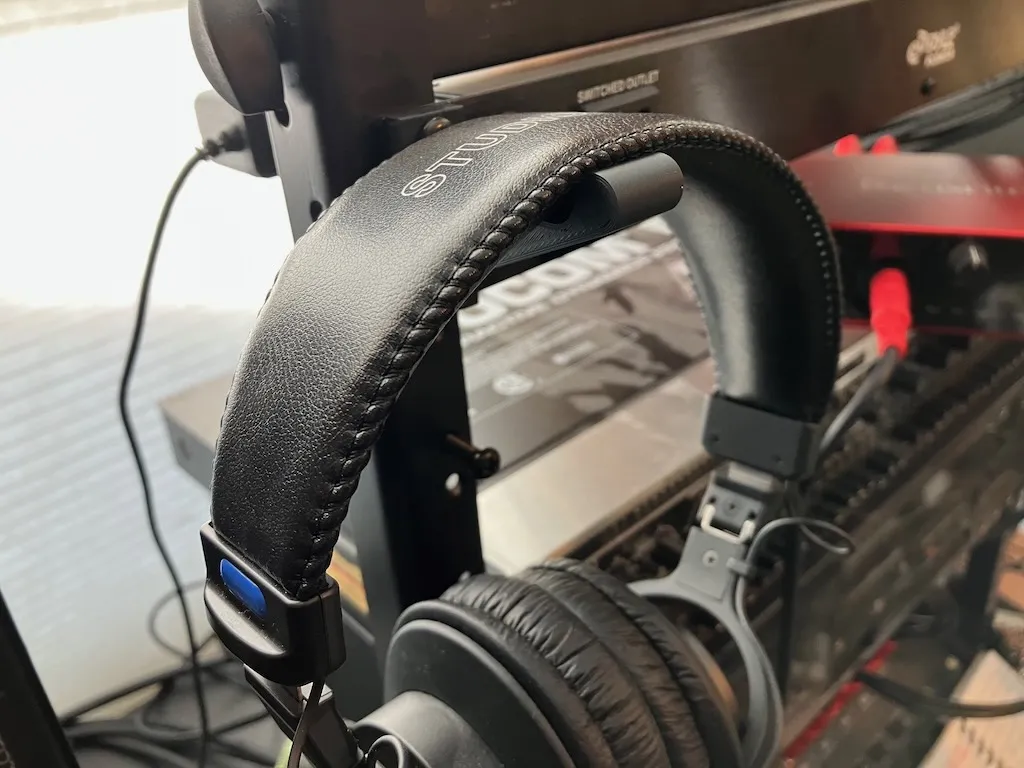 Móc treo tai nghe tùy chỉnh cho giá 1U 19