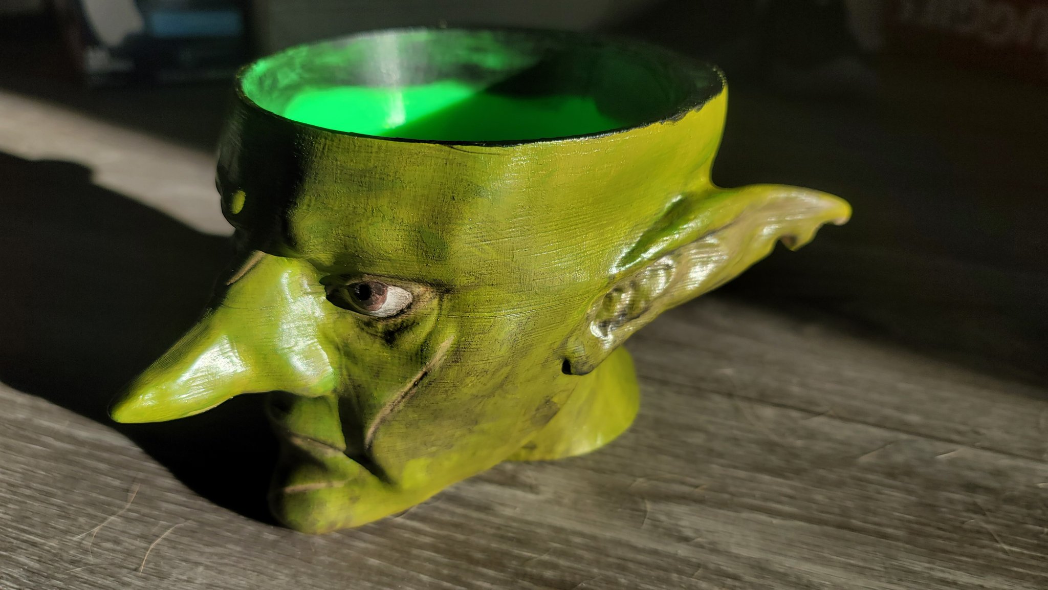 Chậu cây đầu goblin với lỗ thoát nước