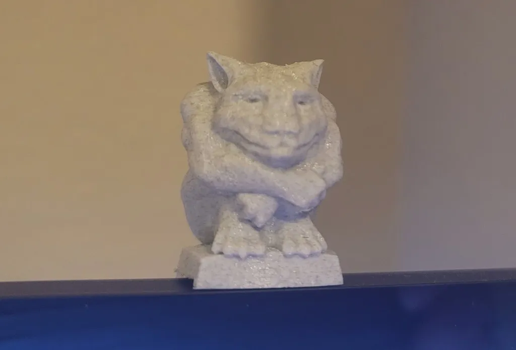Tượng gargoyle mini để trang trí màn hình máy tính