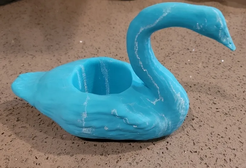 Chậu hoa thiên nga có lỗ thoát nước