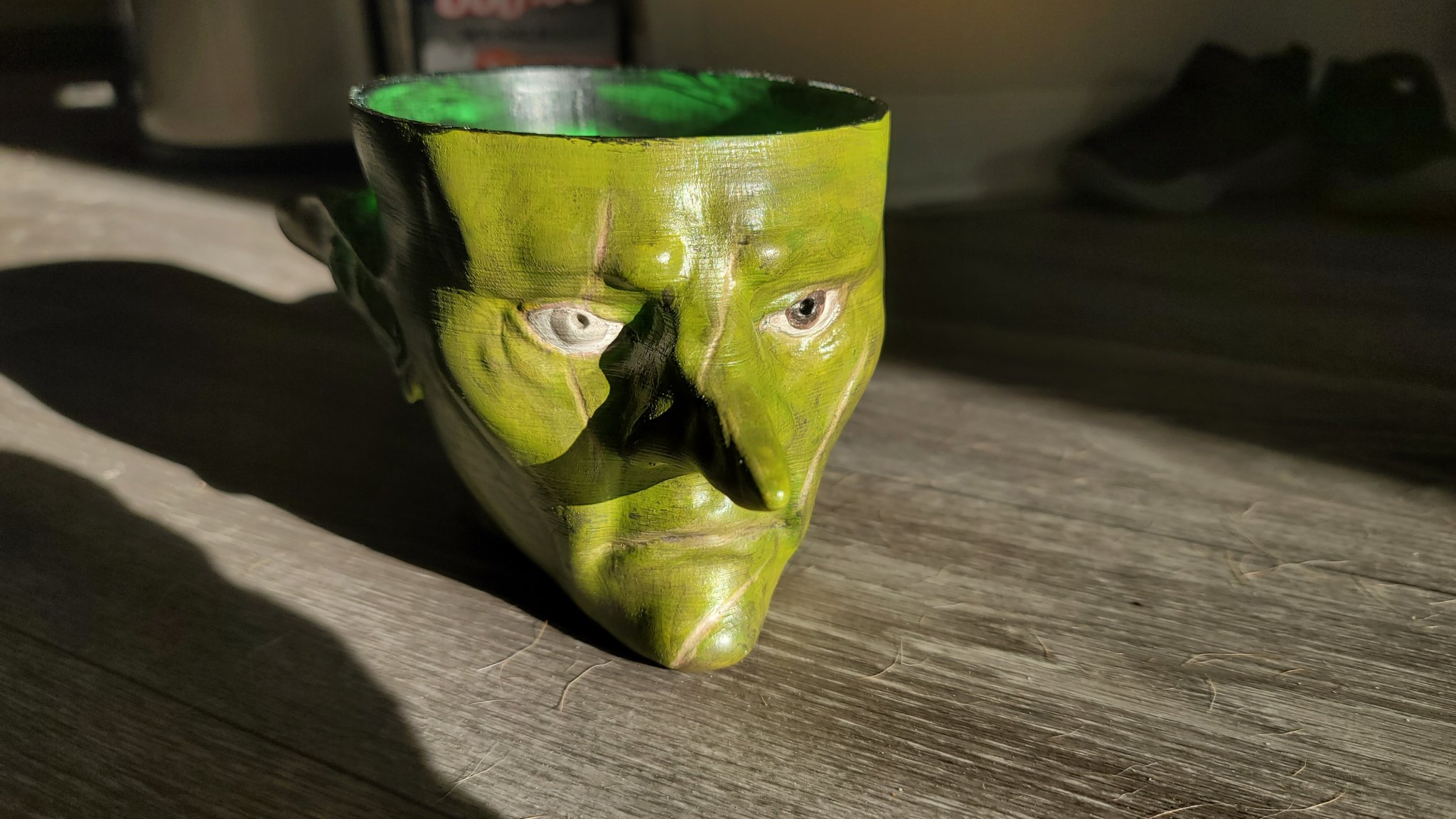 Chậu cây đầu goblin với lỗ thoát nước