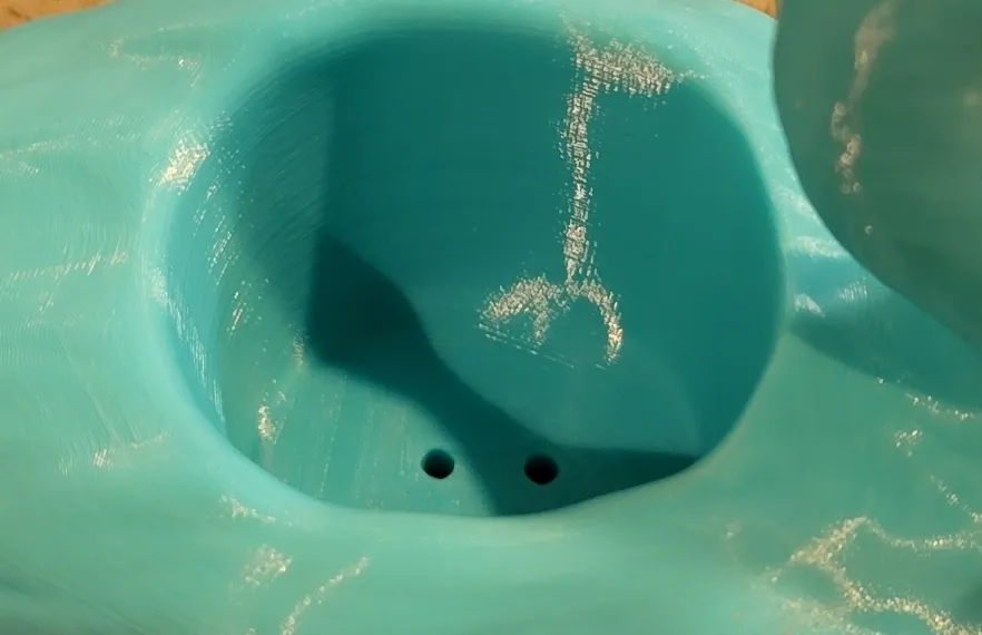 Chậu hoa thiên nga có lỗ thoát nước