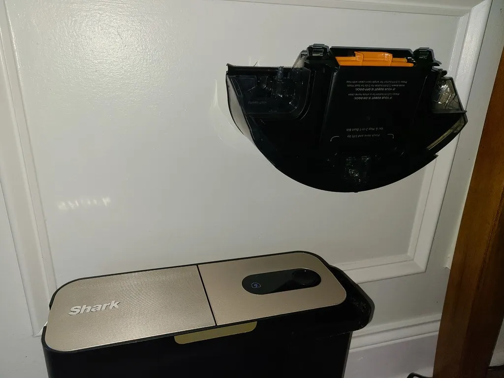 Giá đỡ gắn tường cho bộ hút bụi và lau nhà Shark 2 trong 1