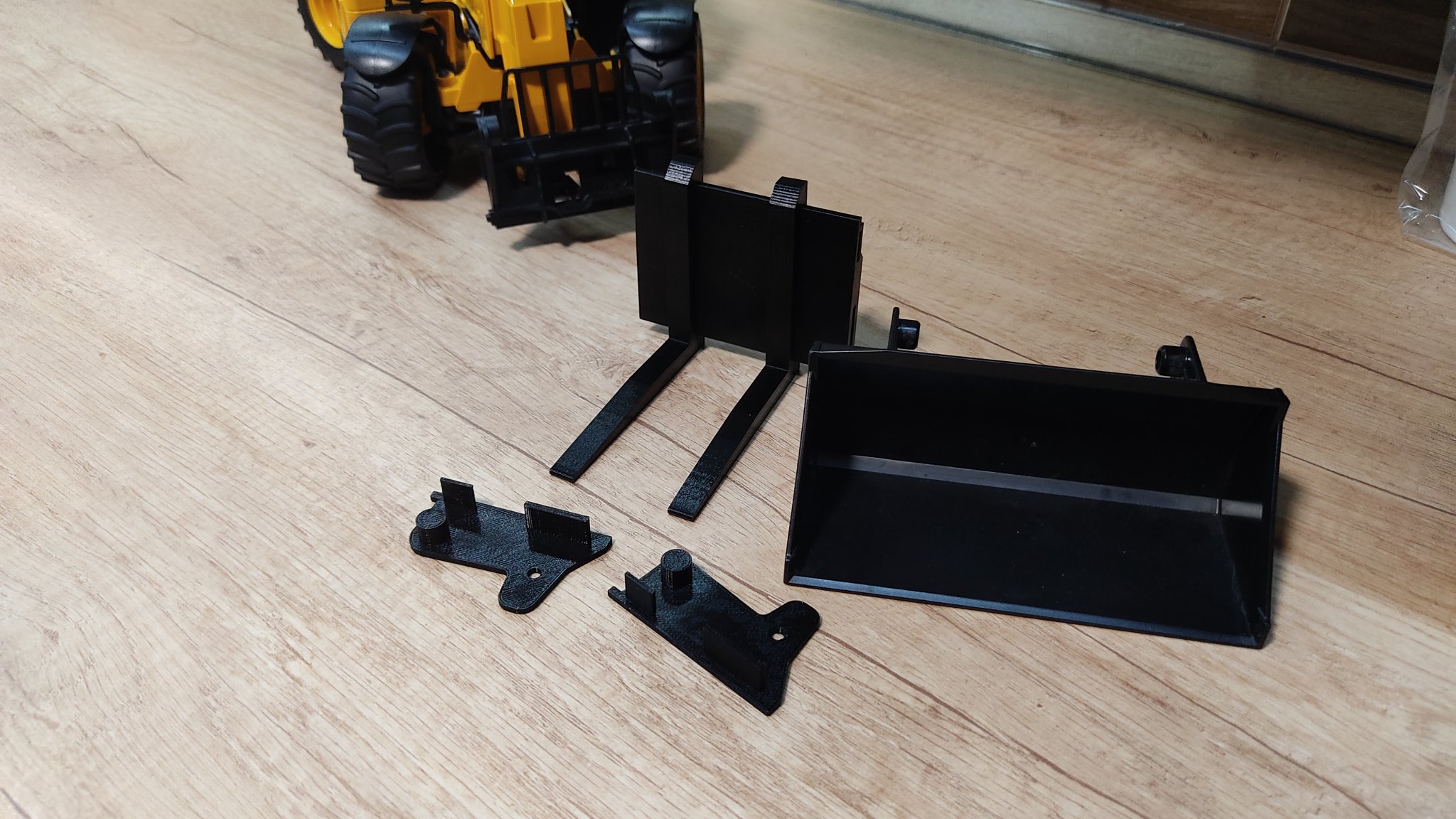 Càng nâng pallet BruderToys cho mô hình manipulator