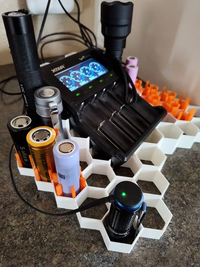 Trạm sạc và lưu trữ pin cho nhiều loại pin khác nhau