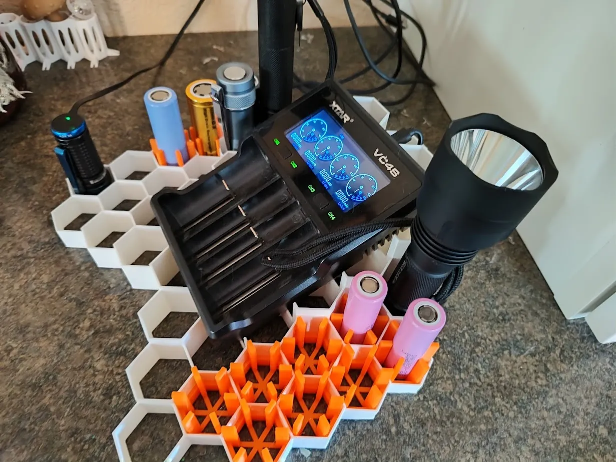 Trạm sạc và lưu trữ pin cho nhiều loại pin khác nhau