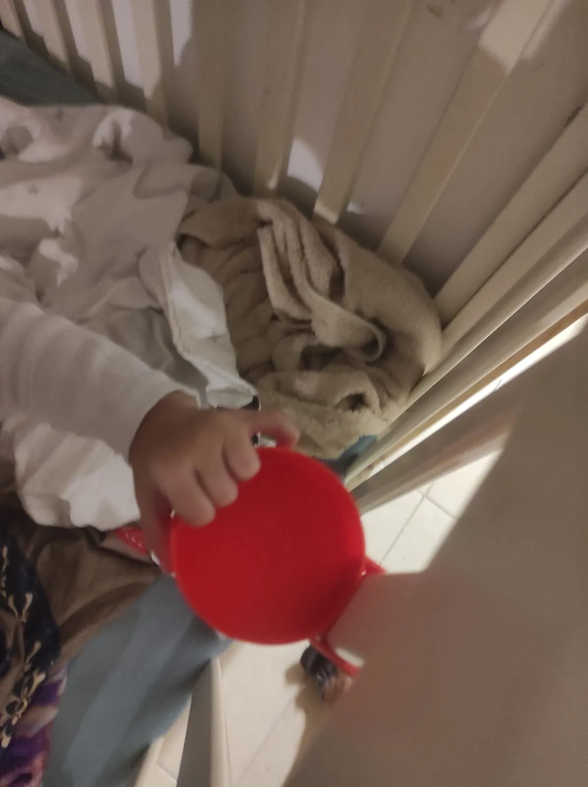 Giá đỡ bình sữa cho cũi trẻ em