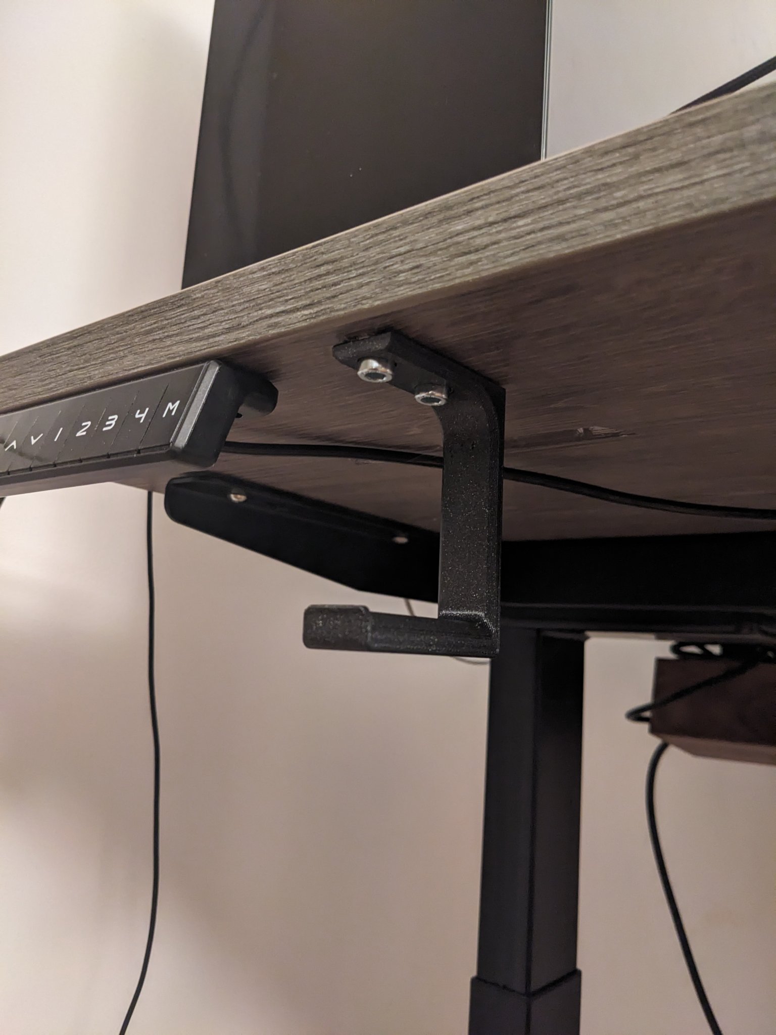 Giá đỡ tai nghe treo dưới bàn sử dụng vít M6