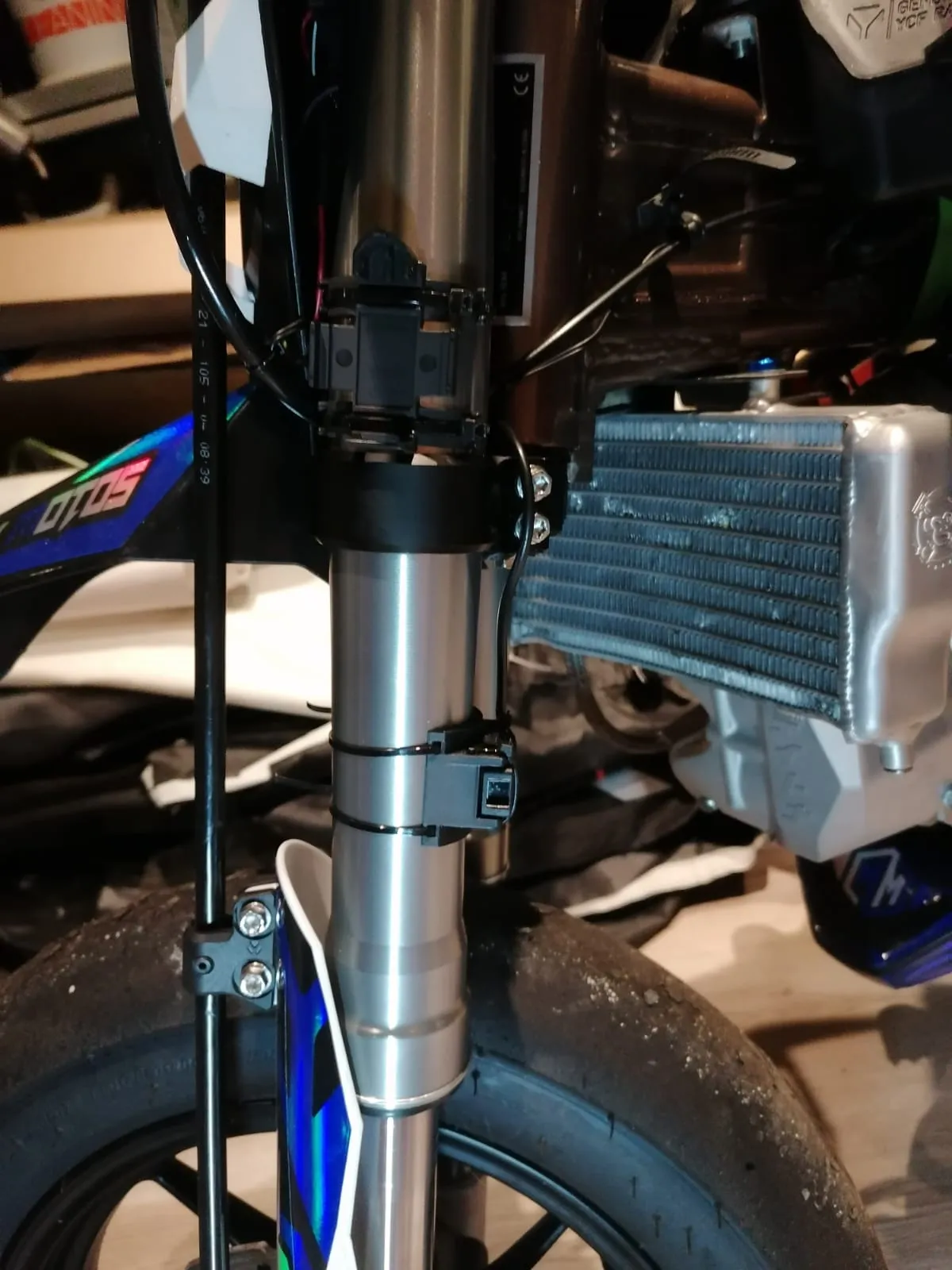 Giá đỡ cho đồng hồ bấm giờ YCF Trung Quốc