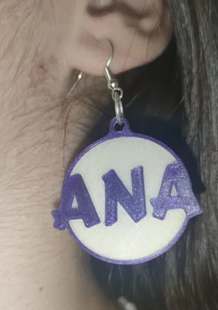 Khuyên tai cá nhân hóa với tên tùy chỉnh