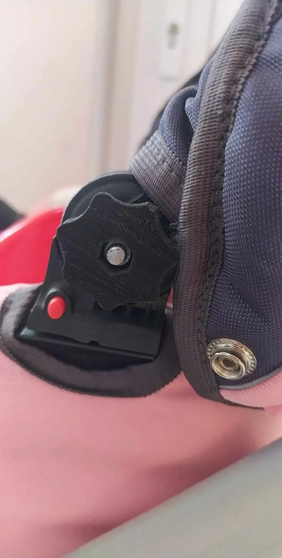 Giá đỡ mái xe đẩy Enzo được thiết kế lại