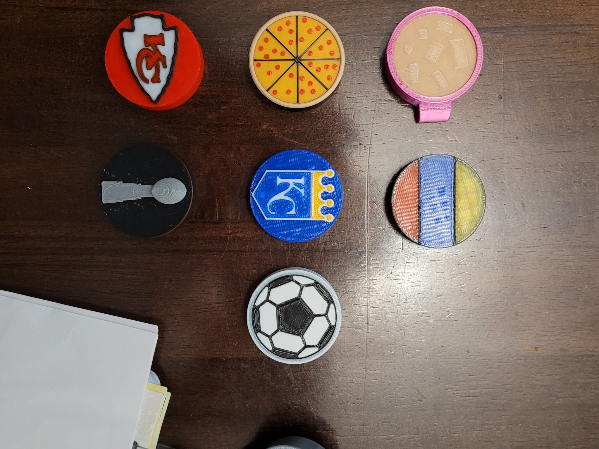 Nắp cuộn thẻ tên đa dạng cho đồng nghiệp