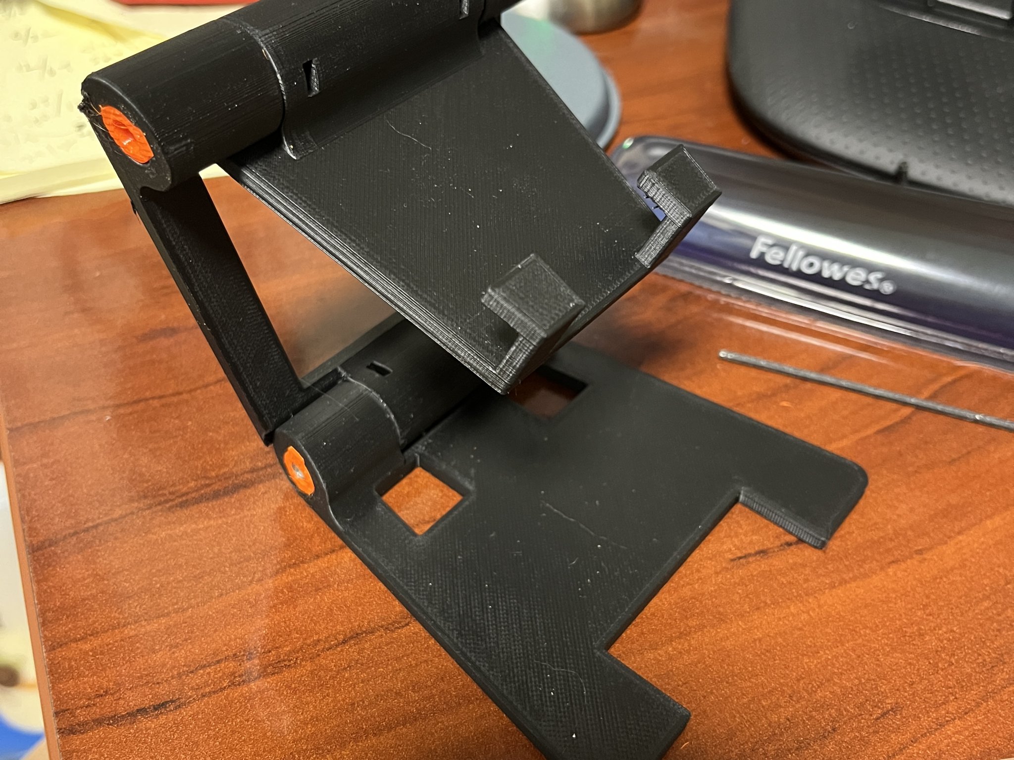 Giá đỡ điện thoại di động in từ file 3MF đã chỉnh sửa