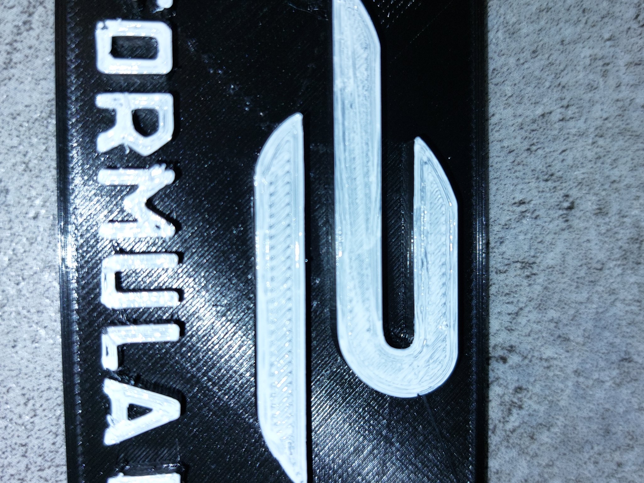 Biểu tượng đua xe công thức E in màu đen trắng