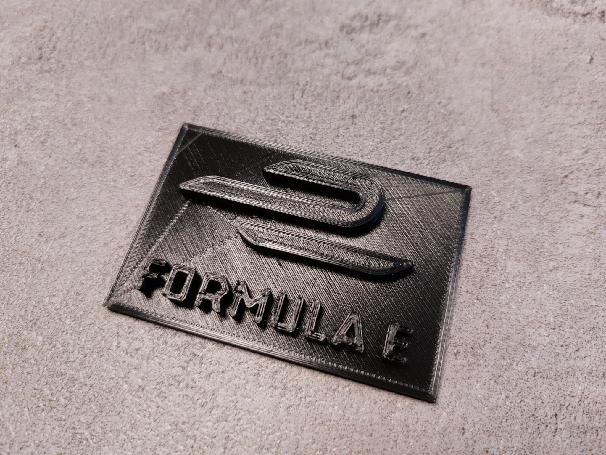 Biểu tượng đua xe công thức E in màu đen trắng