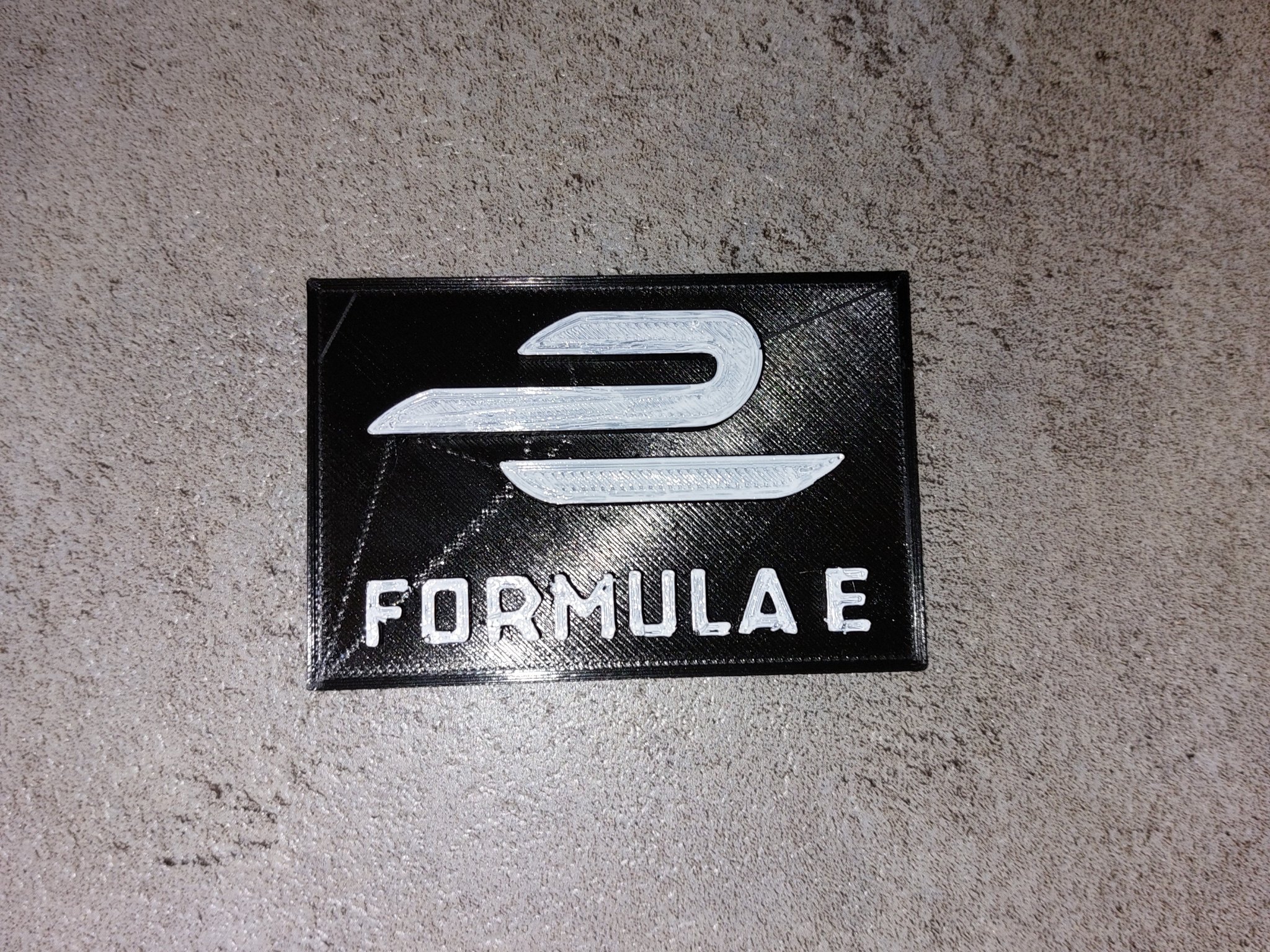 Biểu tượng đua xe công thức E in màu đen trắng