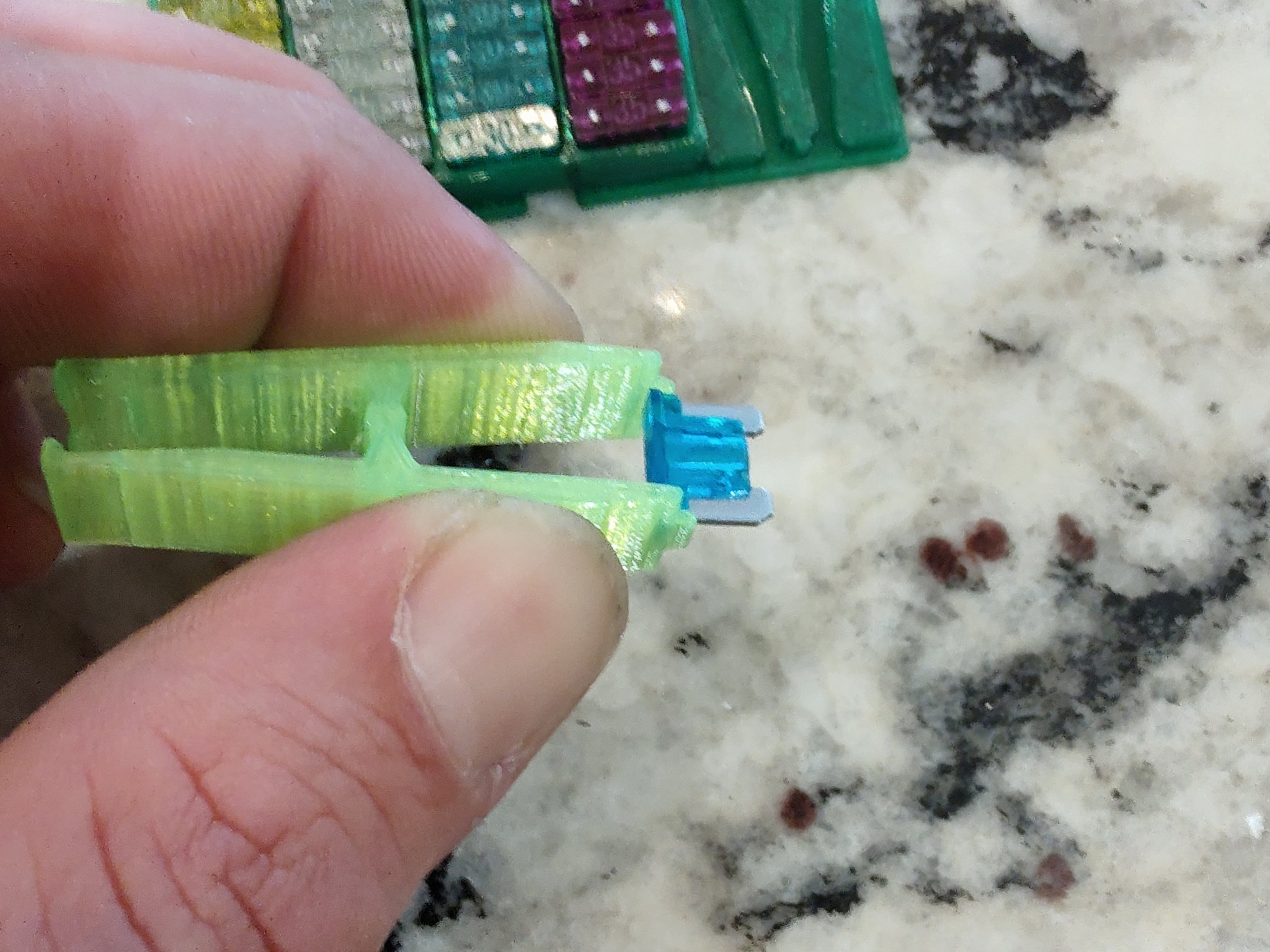 Hộp đựng và dụng cụ kéo fuse cho fuse ô tô mini thấp profile