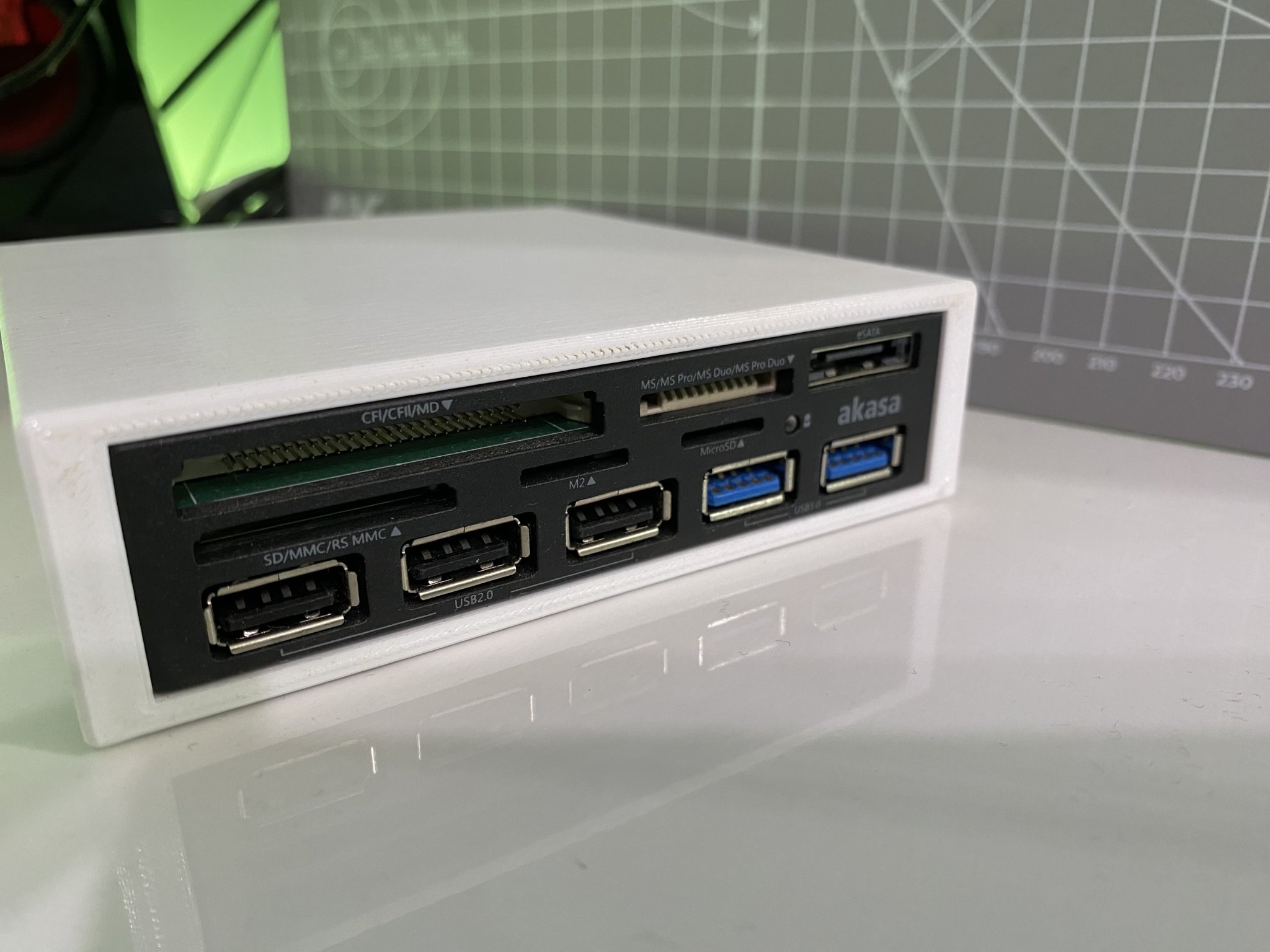 Hộp Akasa AK-ICR-16 cho đầu đọc thẻ SD và USB