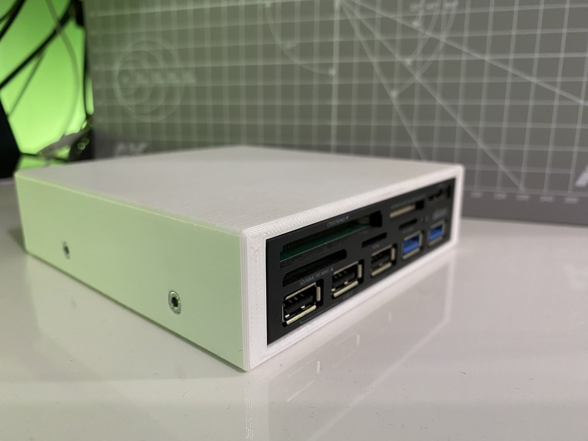 Hộp Akasa AK-ICR-16 cho đầu đọc thẻ SD và USB