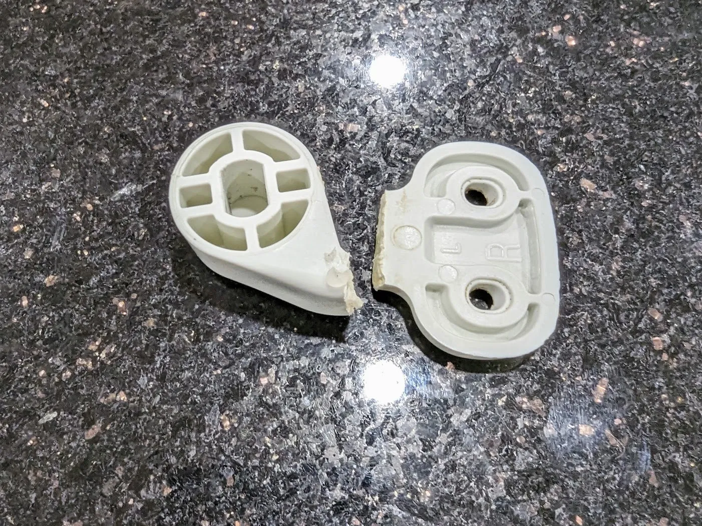 Khớp nối ghế toilet Bemis thay thế