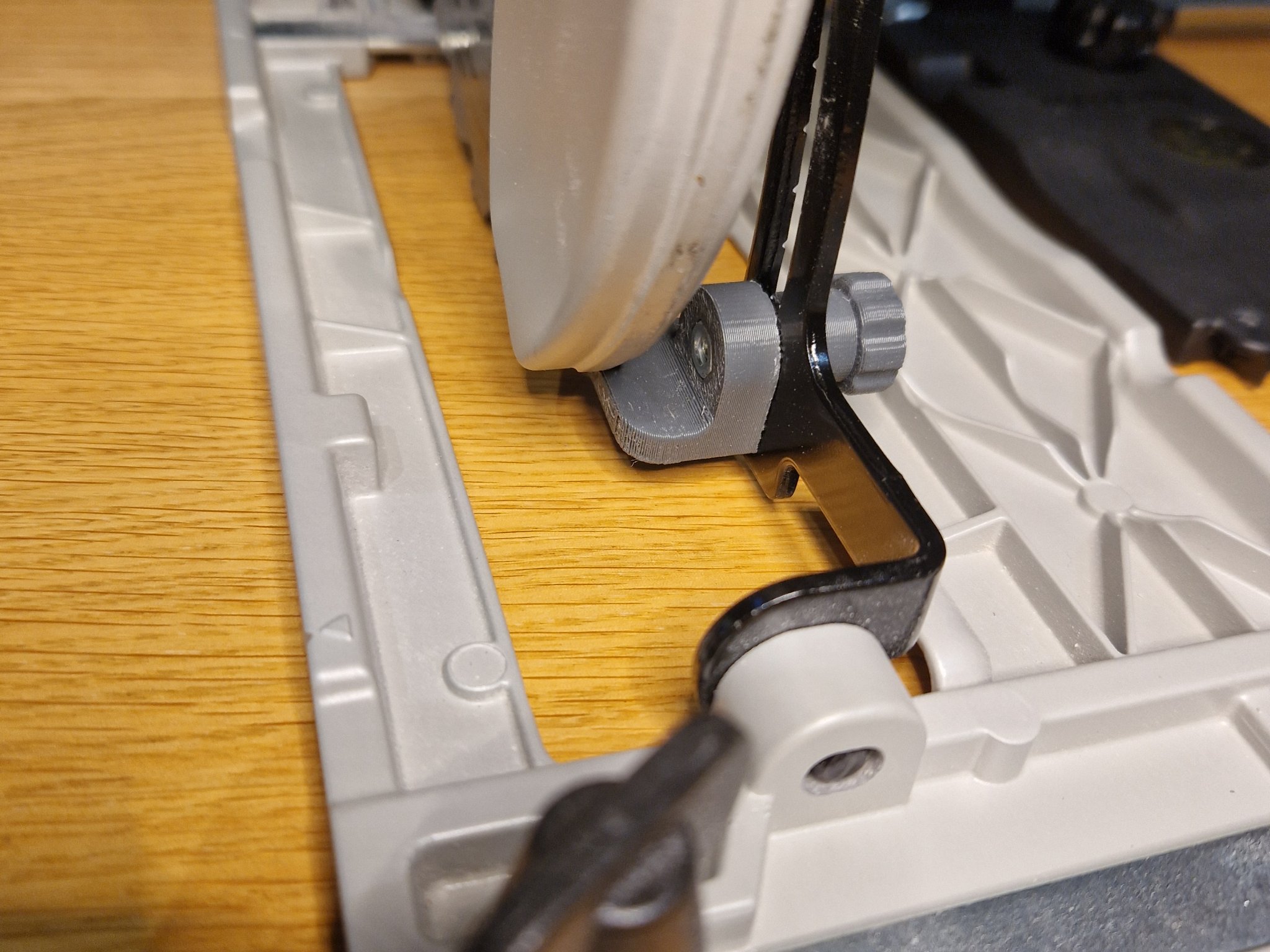 Nắp chặn lưỡi cưa cho Makita DHS680 (Tomme Edition) V2.2