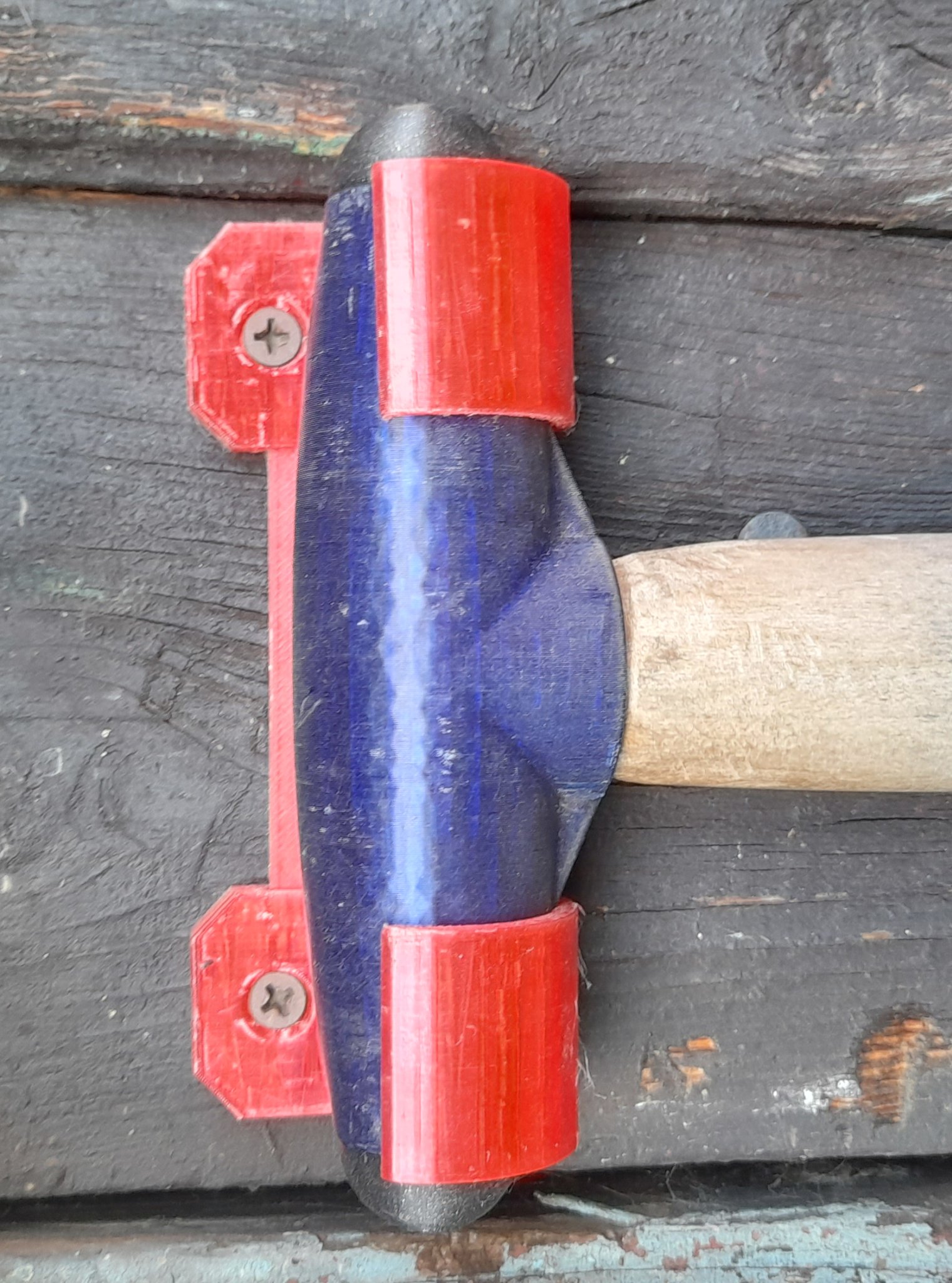 Giá đỡ xẻng với hệ thống treo và gia cố tay cầm