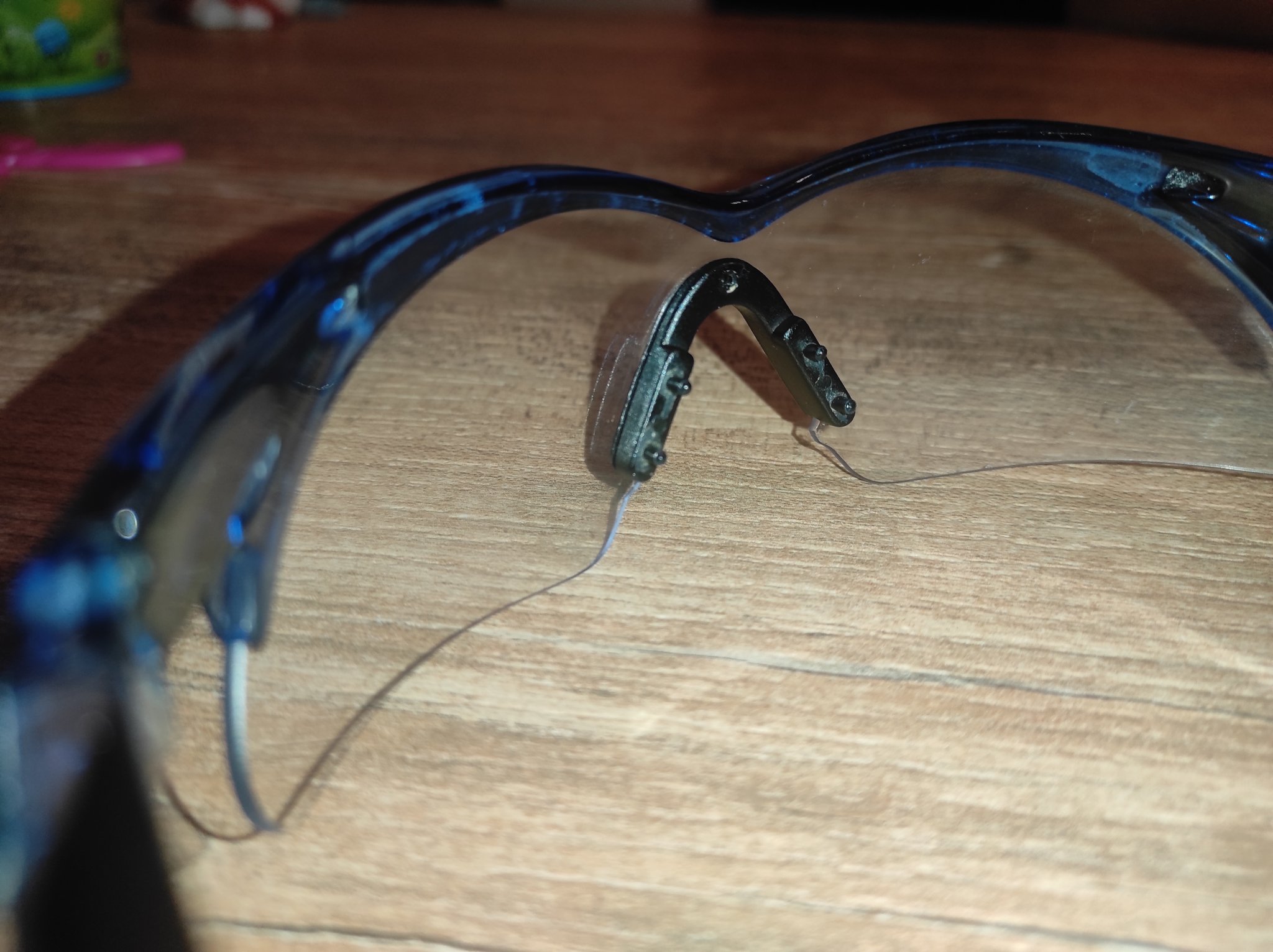 Kẹp mũi kính thể thao Uvex bằng nhựa in 3D