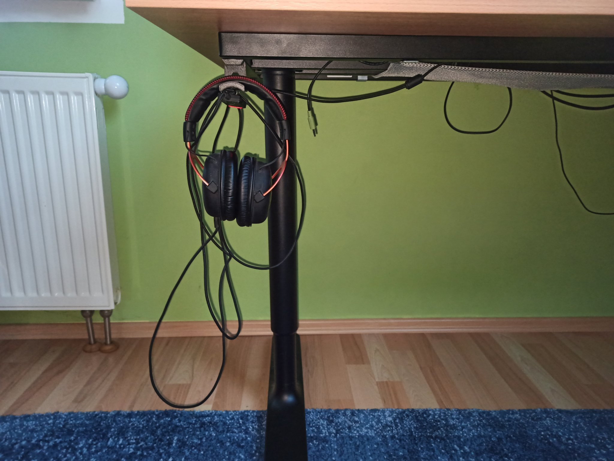 Giá đỡ tai nghe đơn giản để gắn dưới bàn làm việc