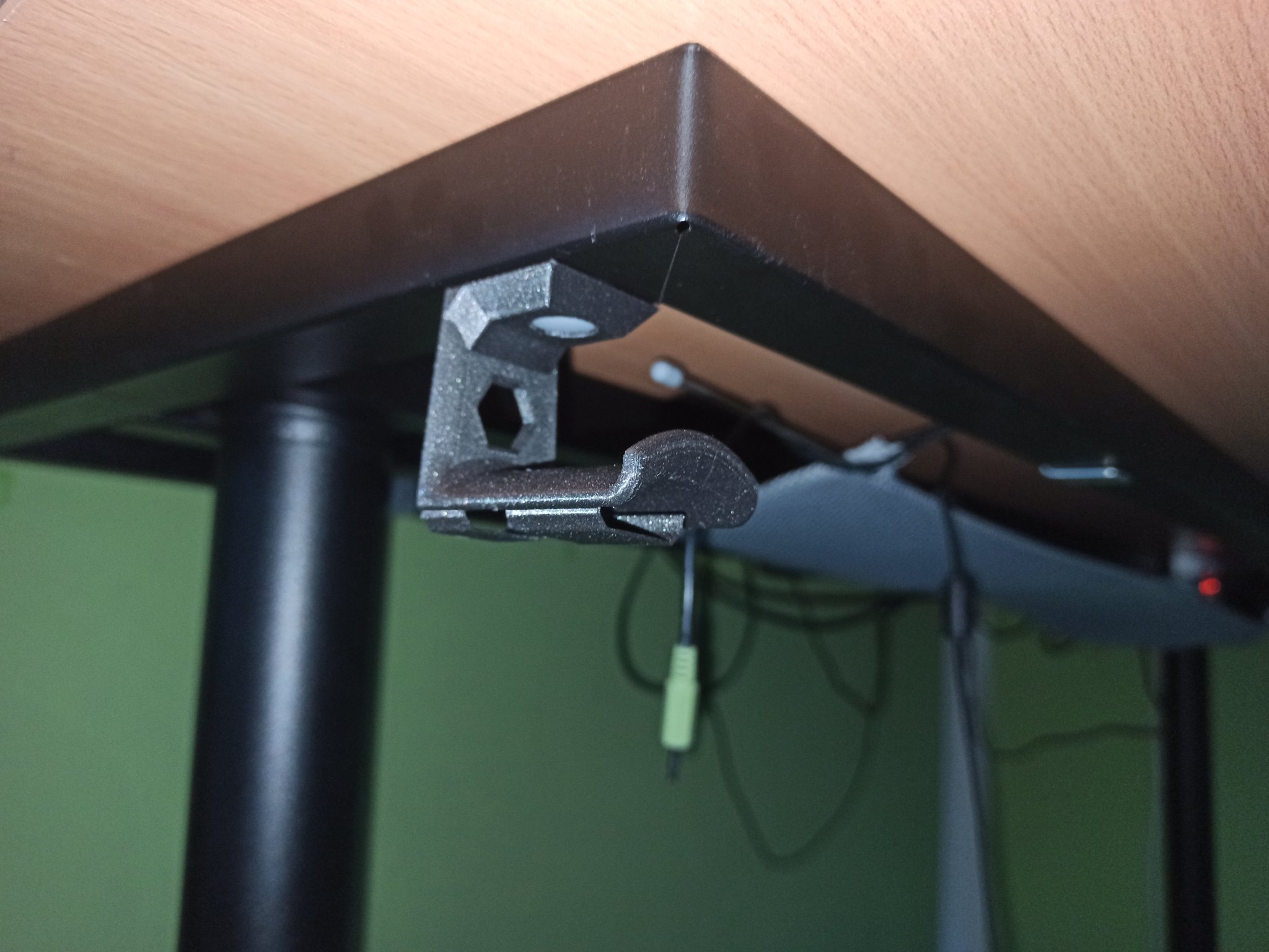 Giá đỡ tai nghe đơn giản để gắn dưới bàn làm việc