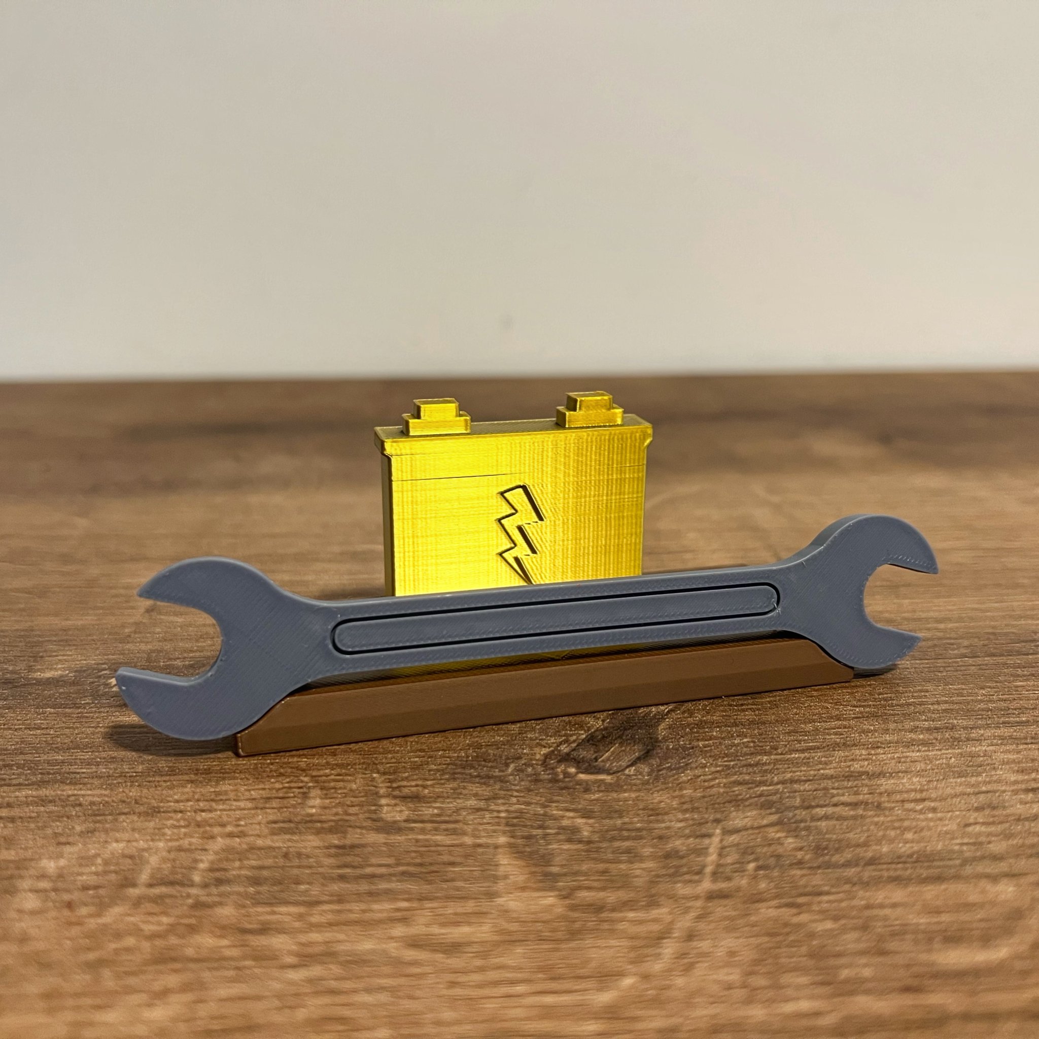 Giá đỡ danh thiếp cho thợ cơ khí trong xưởng sửa chữa