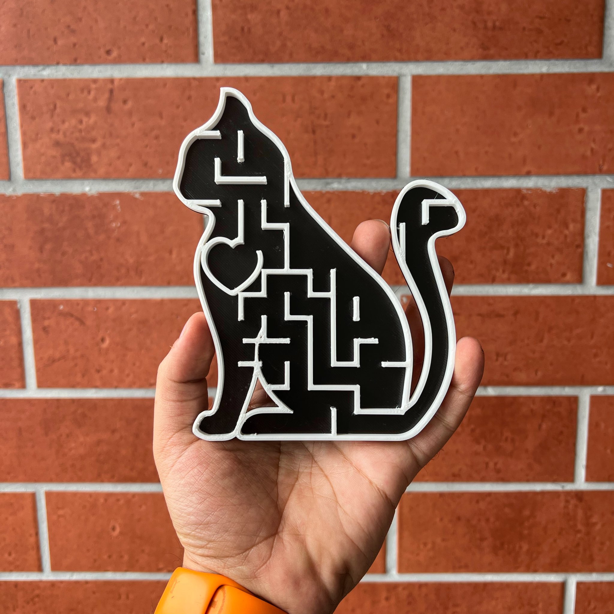 Mê cung trái tim mèo dễ thương bằng đá marbles