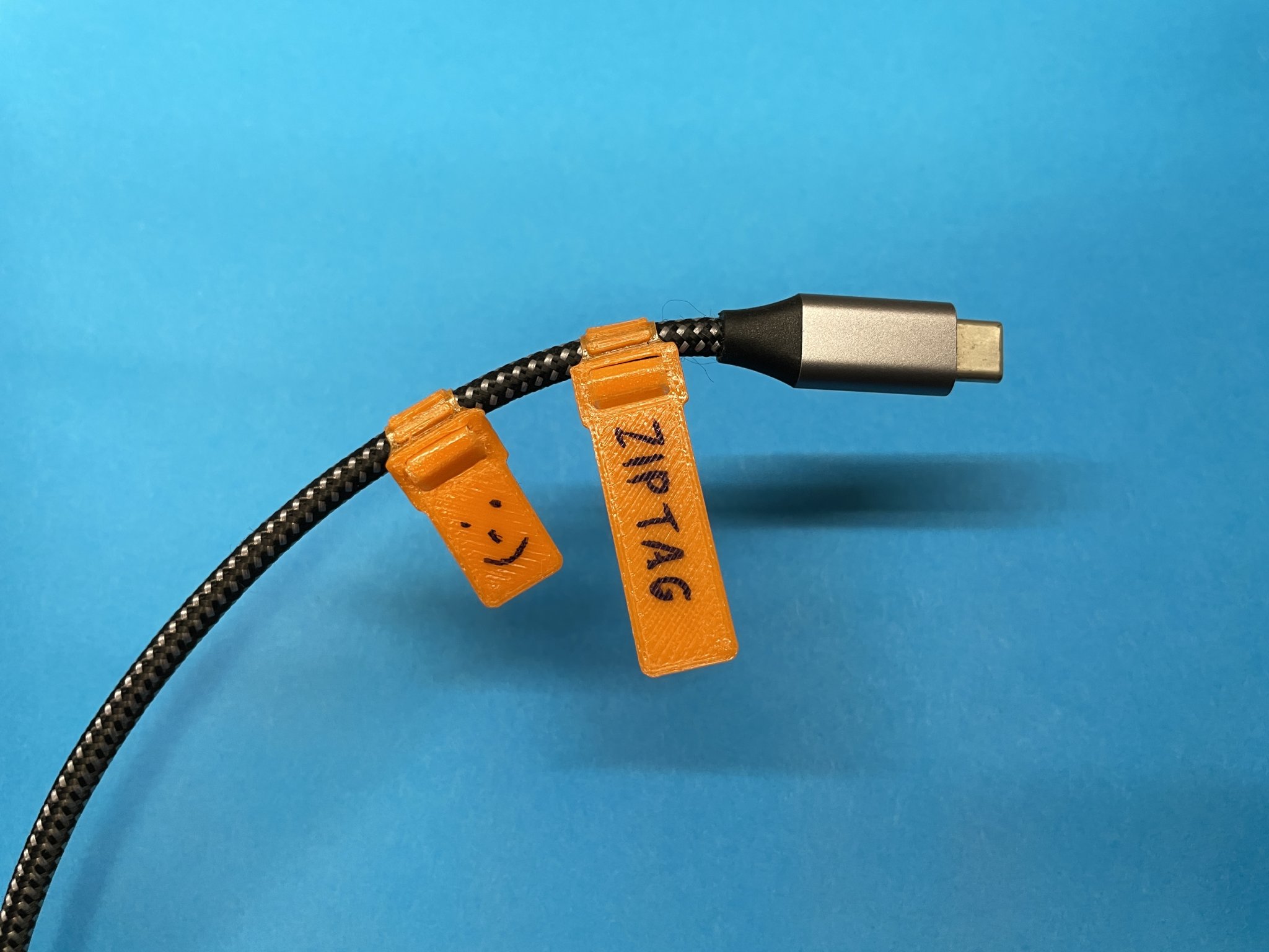 Nhãn tổ chức cáp đa năng ZipTag kiểu dây kéo