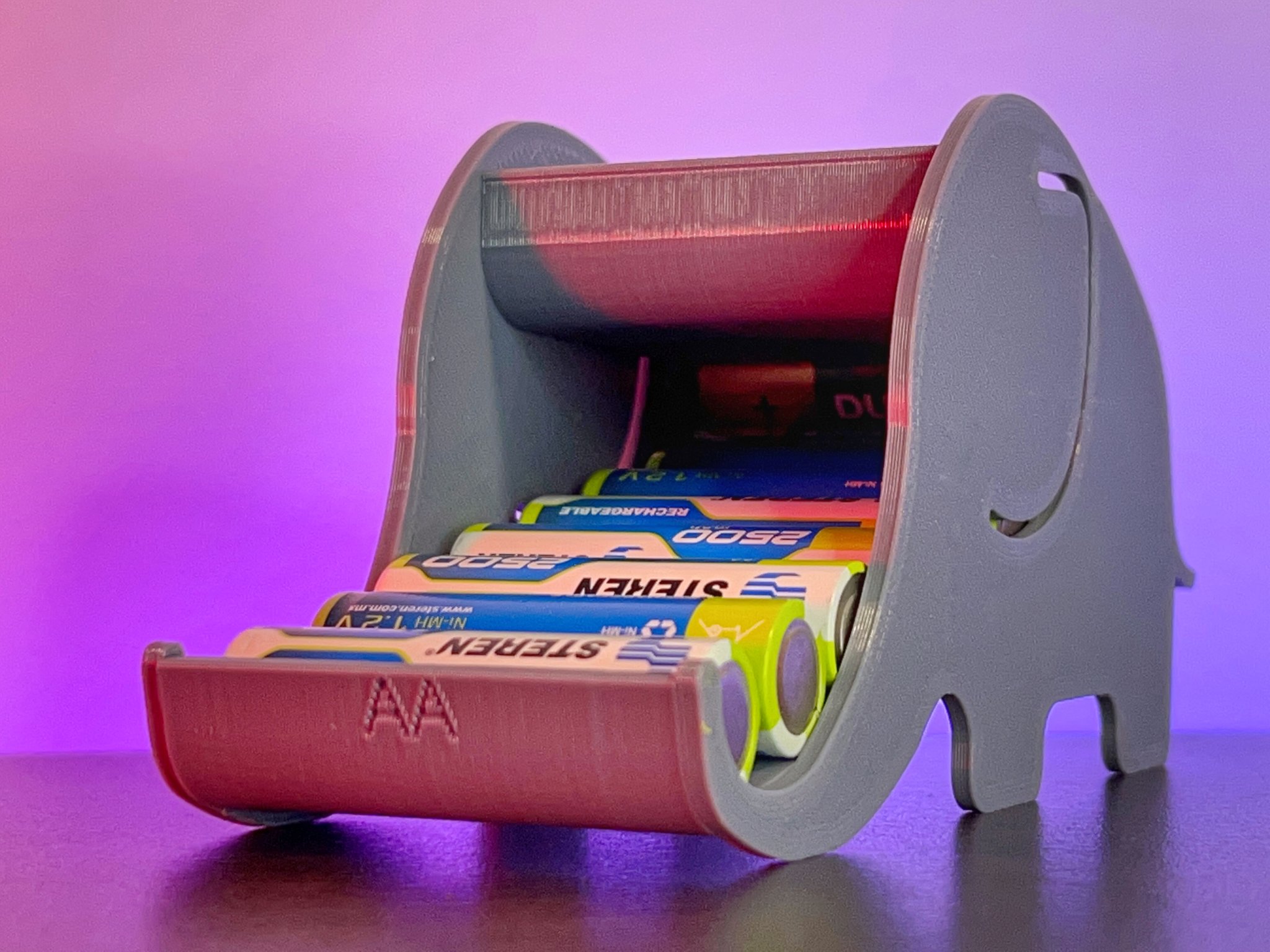 Máy phân phối pin hình con voi dễ thương