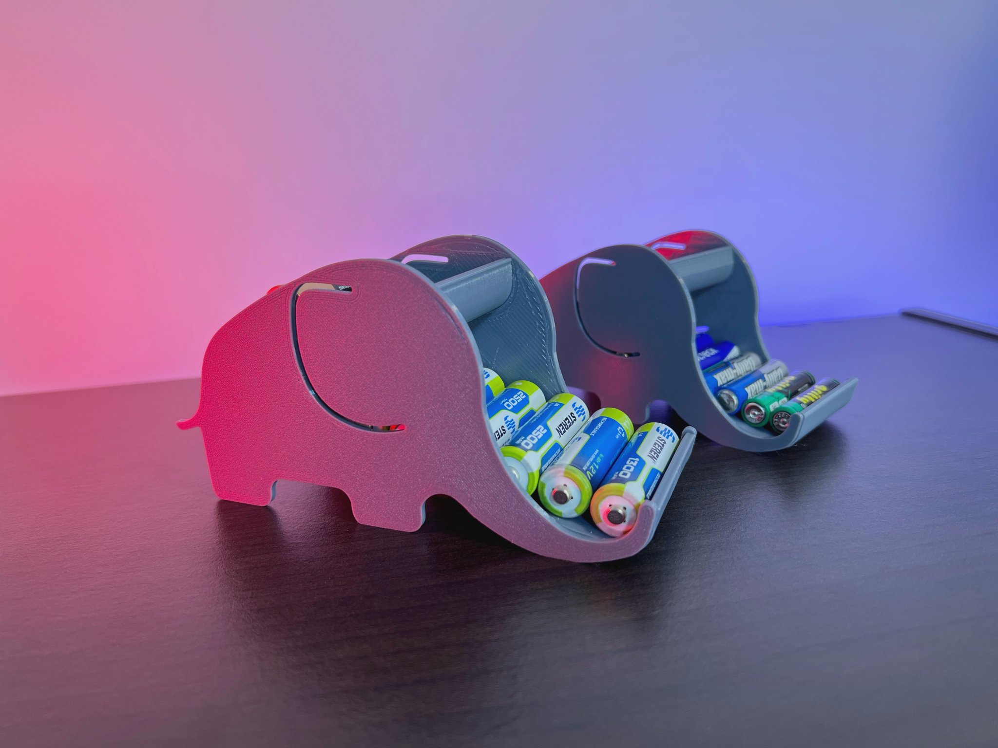 Máy phân phối pin hình con voi dễ thương