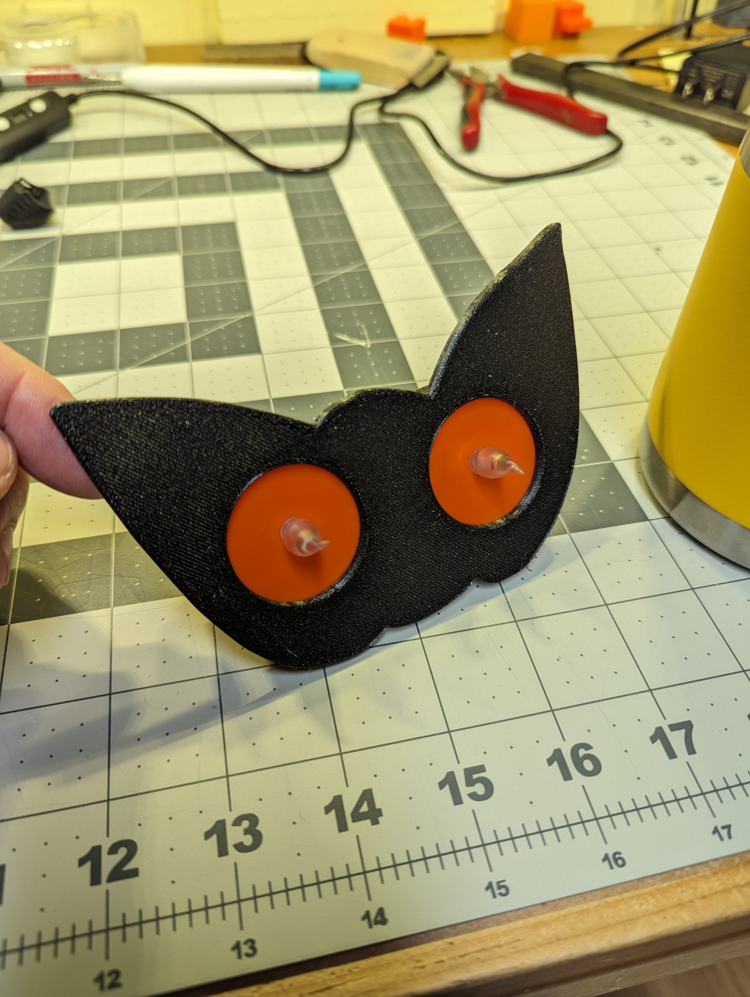 Mắt dơi trang trí ánh nến cho Halloween