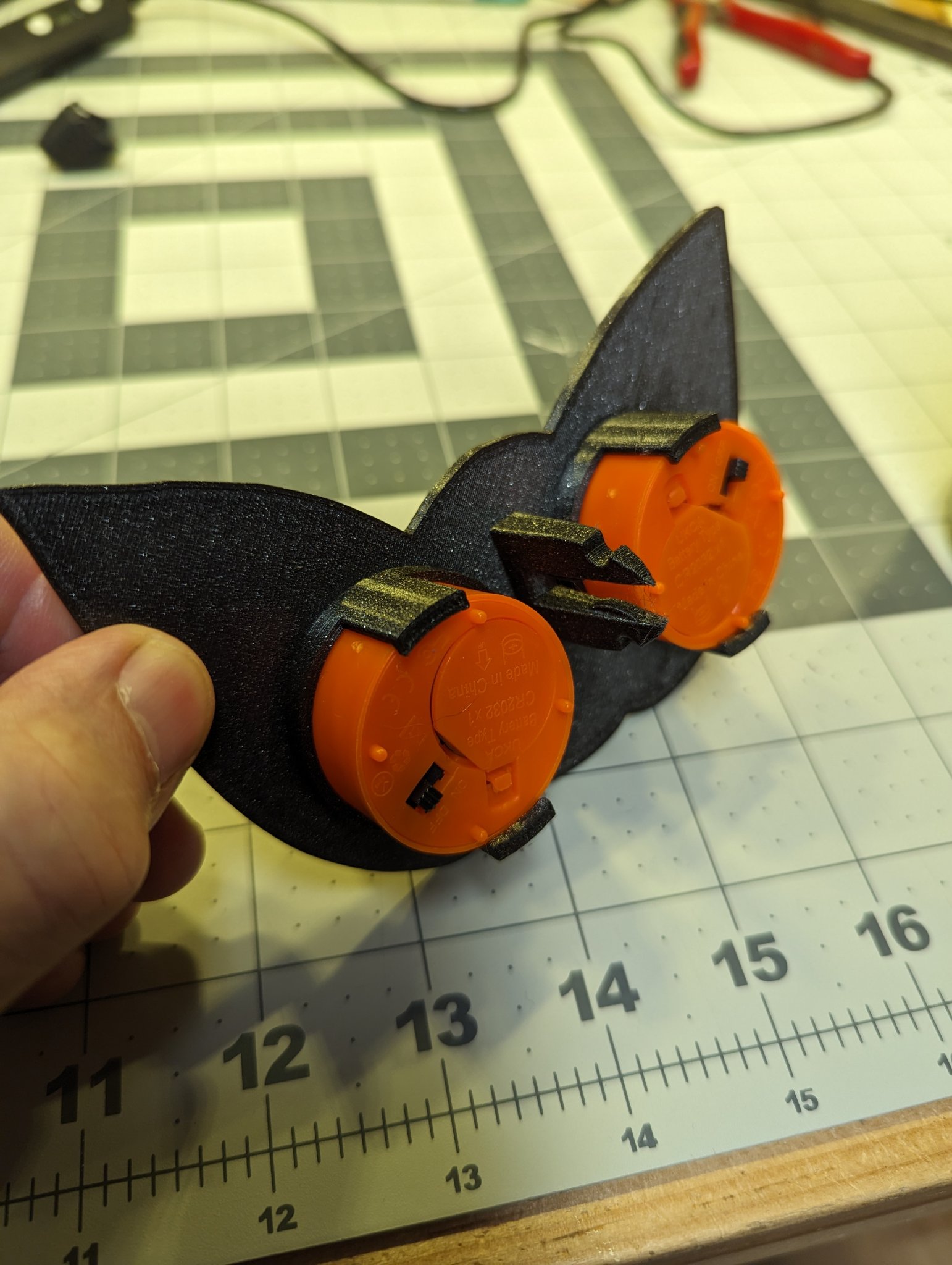 Mắt dơi trang trí ánh nến cho Halloween