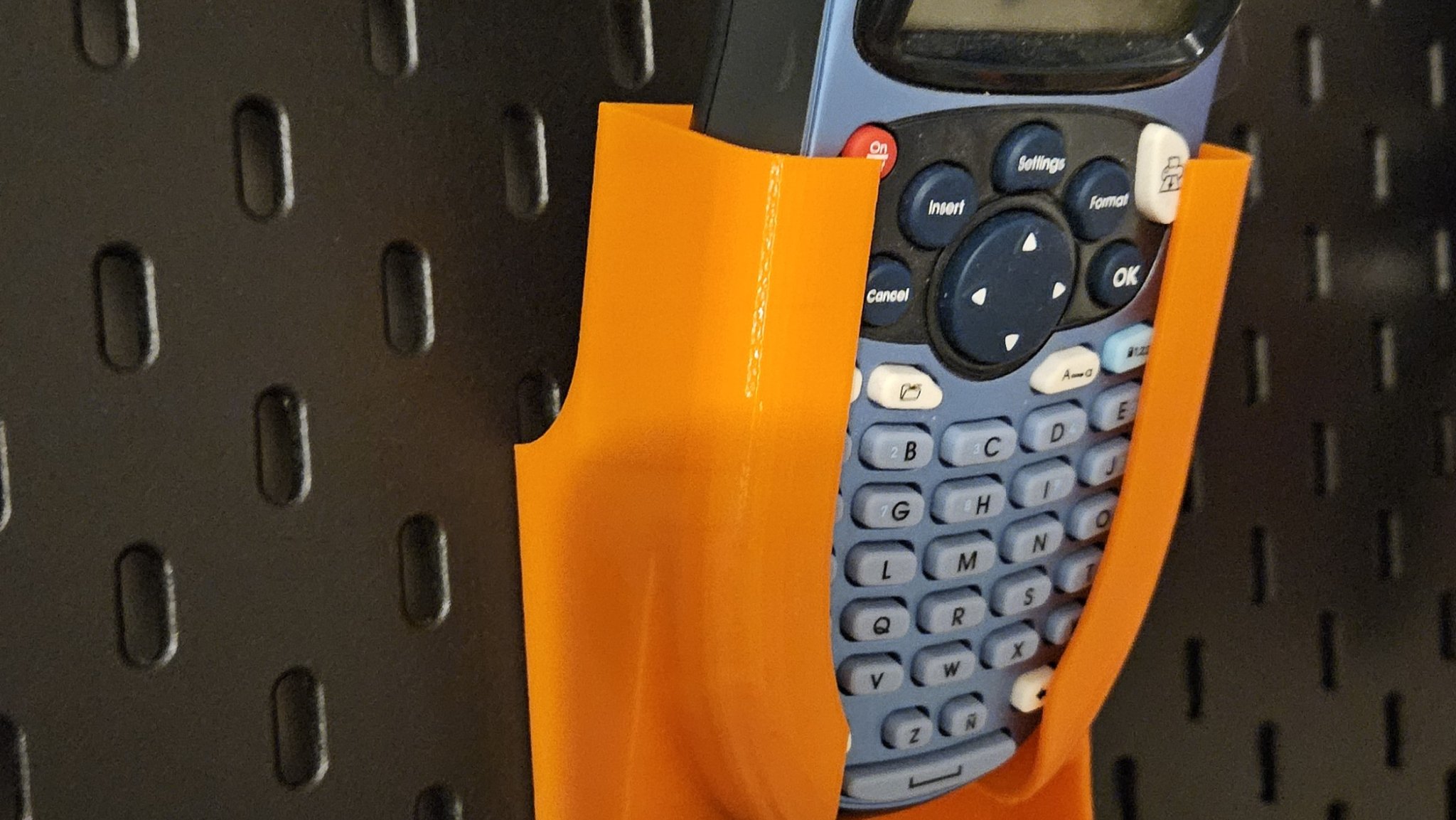 Giá đỡ cho máy dán nhãn Dymo LetraTag