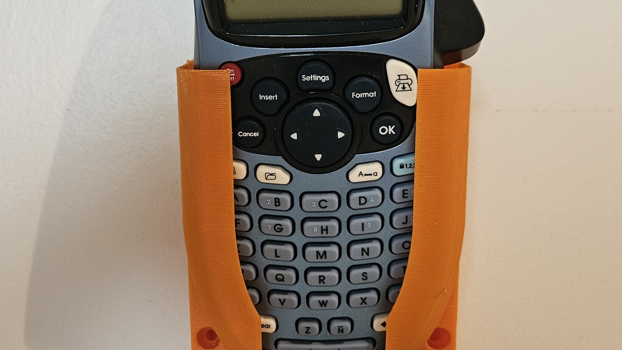 Giá đỡ cho máy dán nhãn Dymo LetraTag