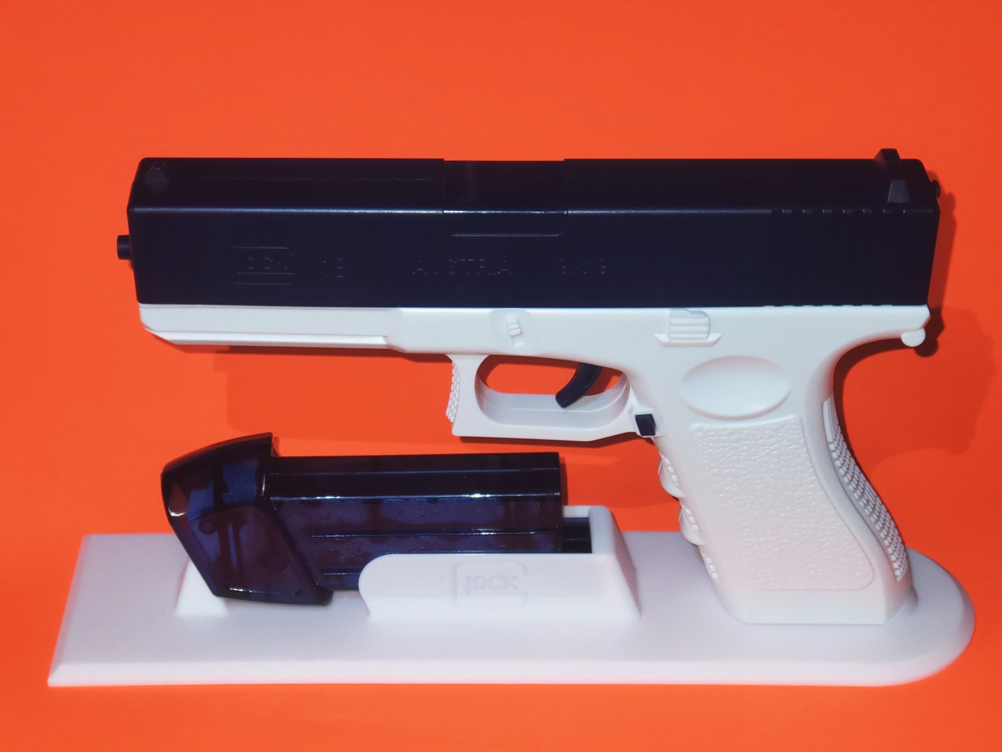 Giá đỡ hiển thị cho súng nước Glock 18 bằng điện