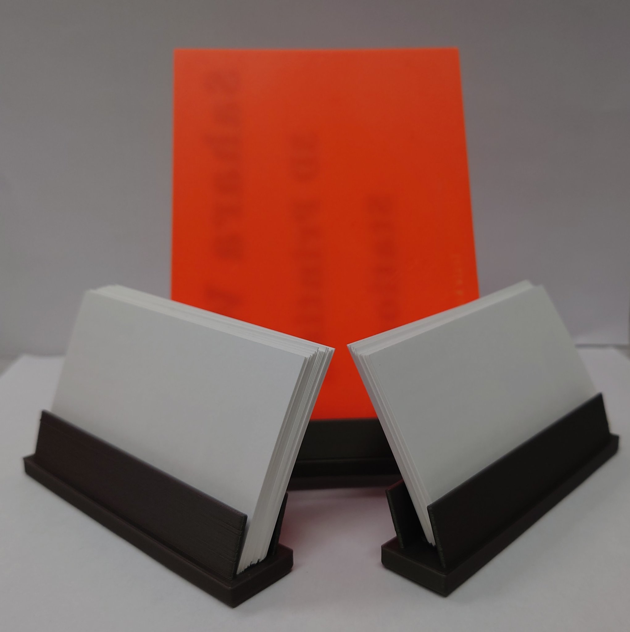 Giá đỡ danh thiếp và biển tên cho văn phòng