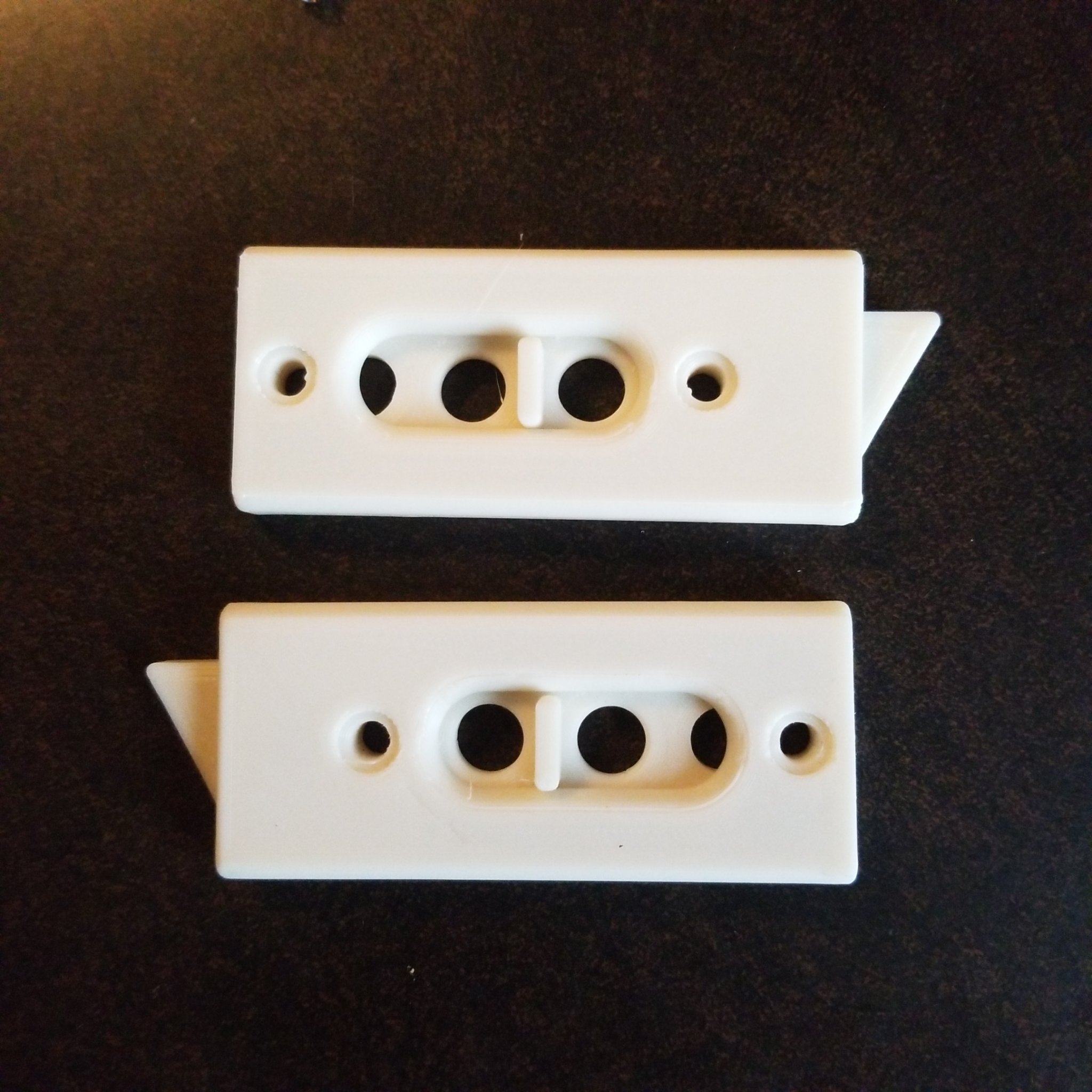 Khóa nghiêng cửa sổ thay thế cho cửa sổ bị hư hại bởi UV