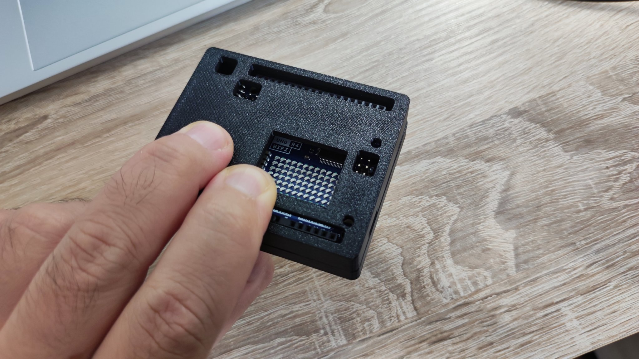 Vỏ bảo vệ cho Arduino Uno R4 với thiết kế hoàn chỉnh