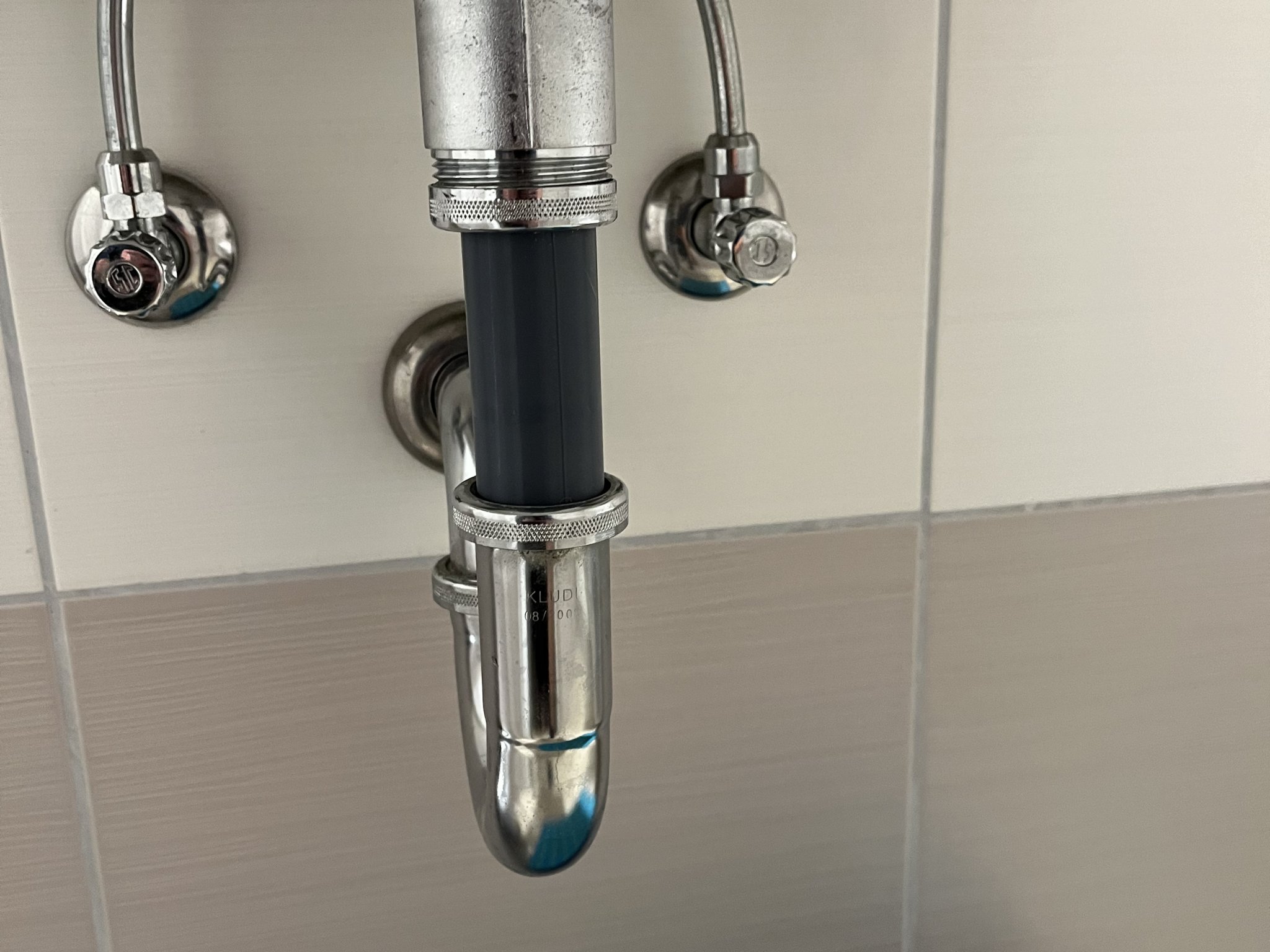 Thay thế ống siphon cho chậu rửa 1 1/4