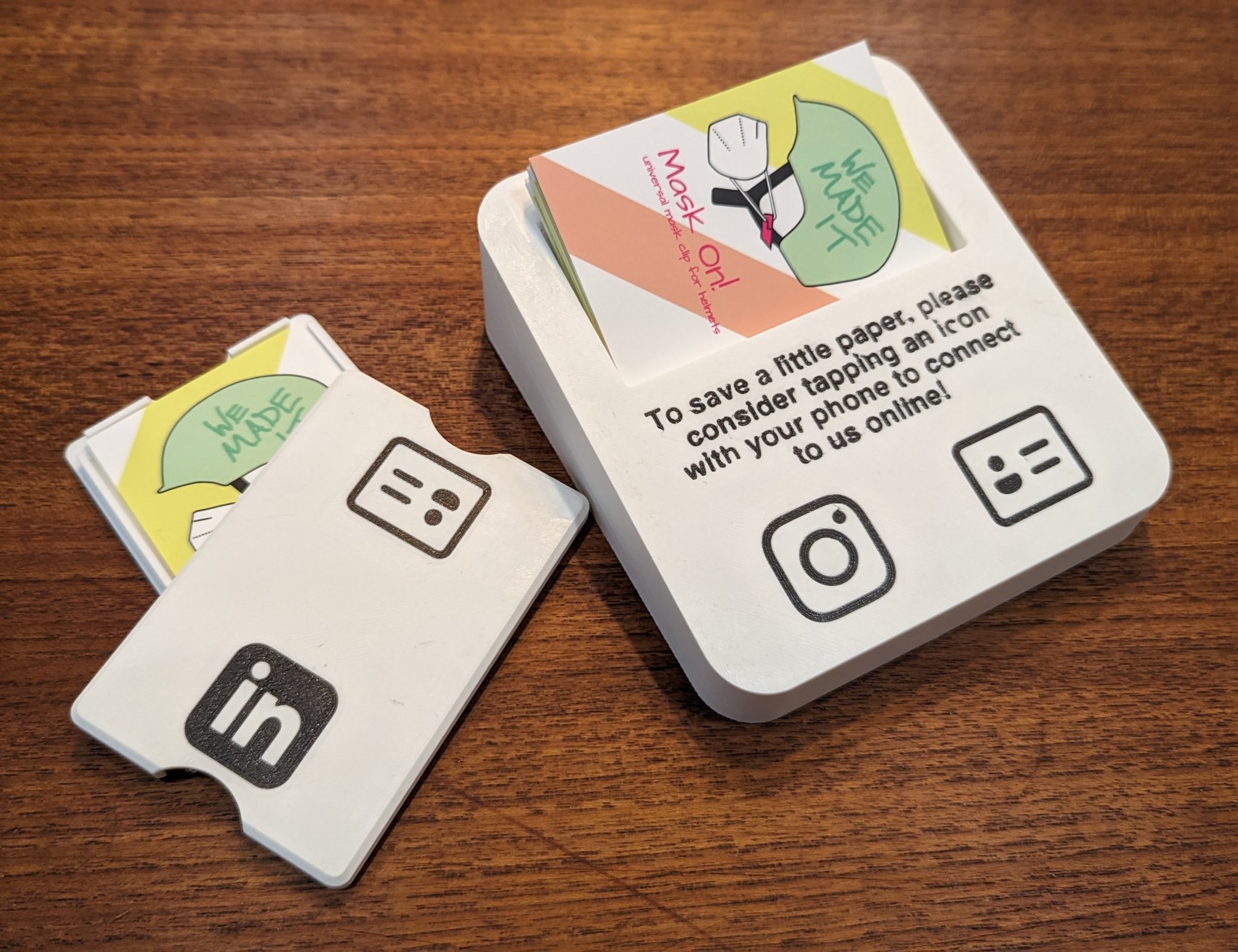 Giá đỡ danh thiếp NFC - Kết nối hiệu quả và giảm lãng phí