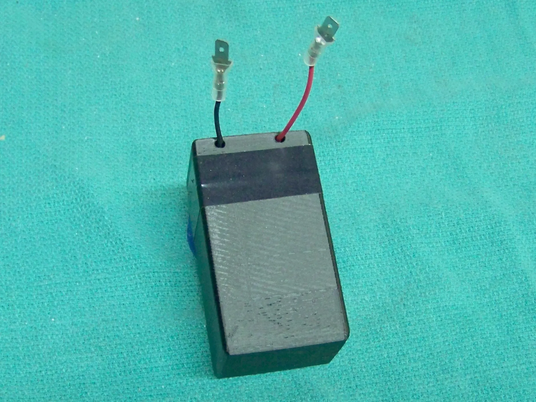 Vỏ pin chì 6V 2AH cho hai pin 18650