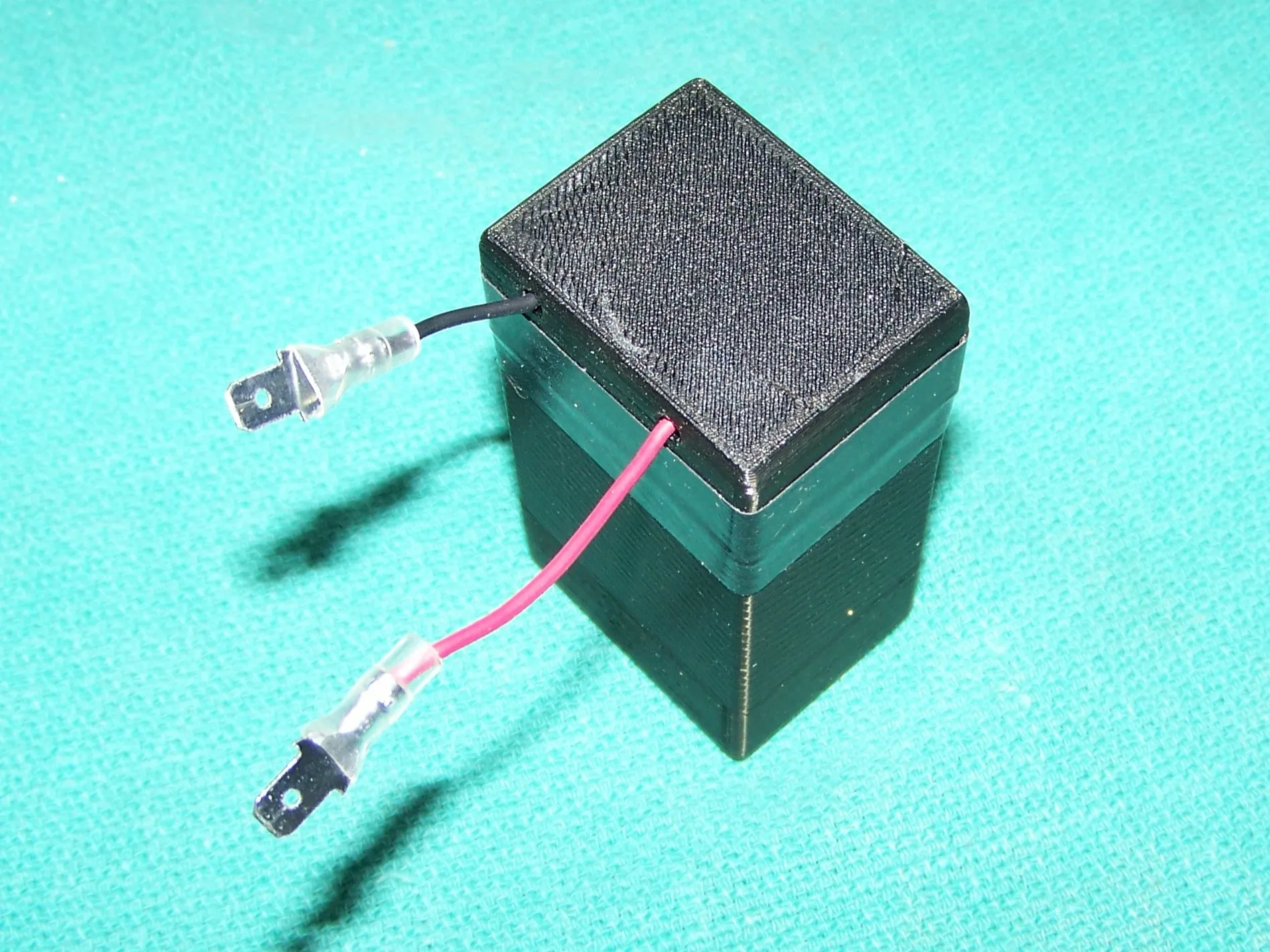 Vỏ pin chì 6V 2AH cho hai pin 18650