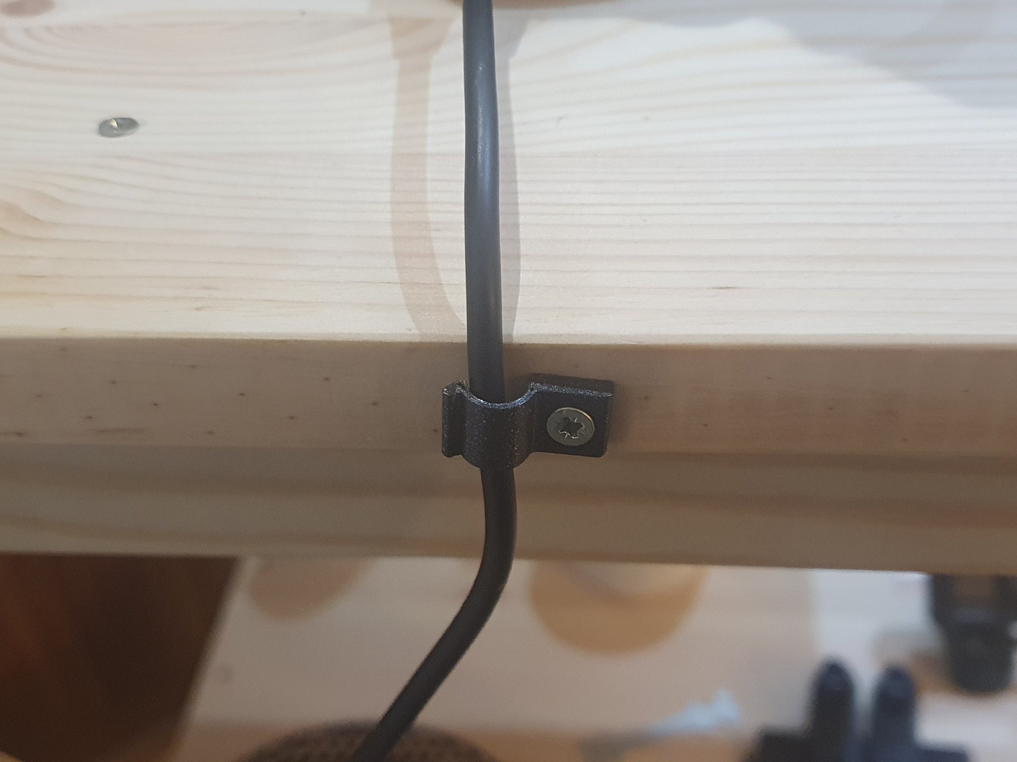 Cái kẹp cáp cho dây cáp 5mm gắn bằng vít 3mm