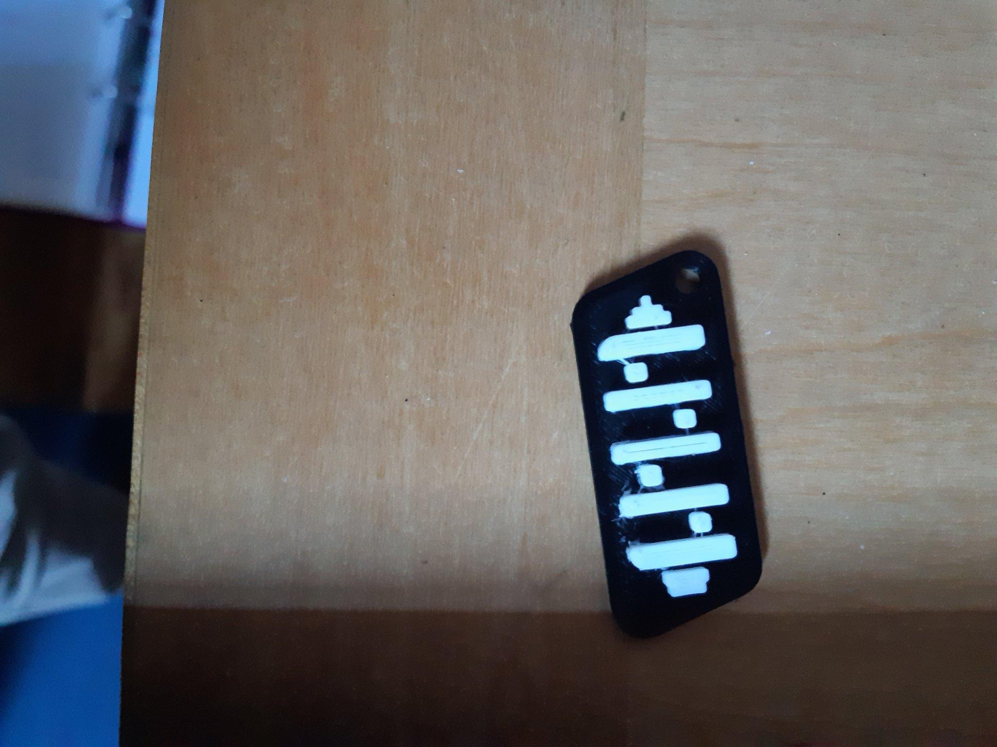 Thẻ chìa khóa Vilebrequin từ kênh YouTube Pháp